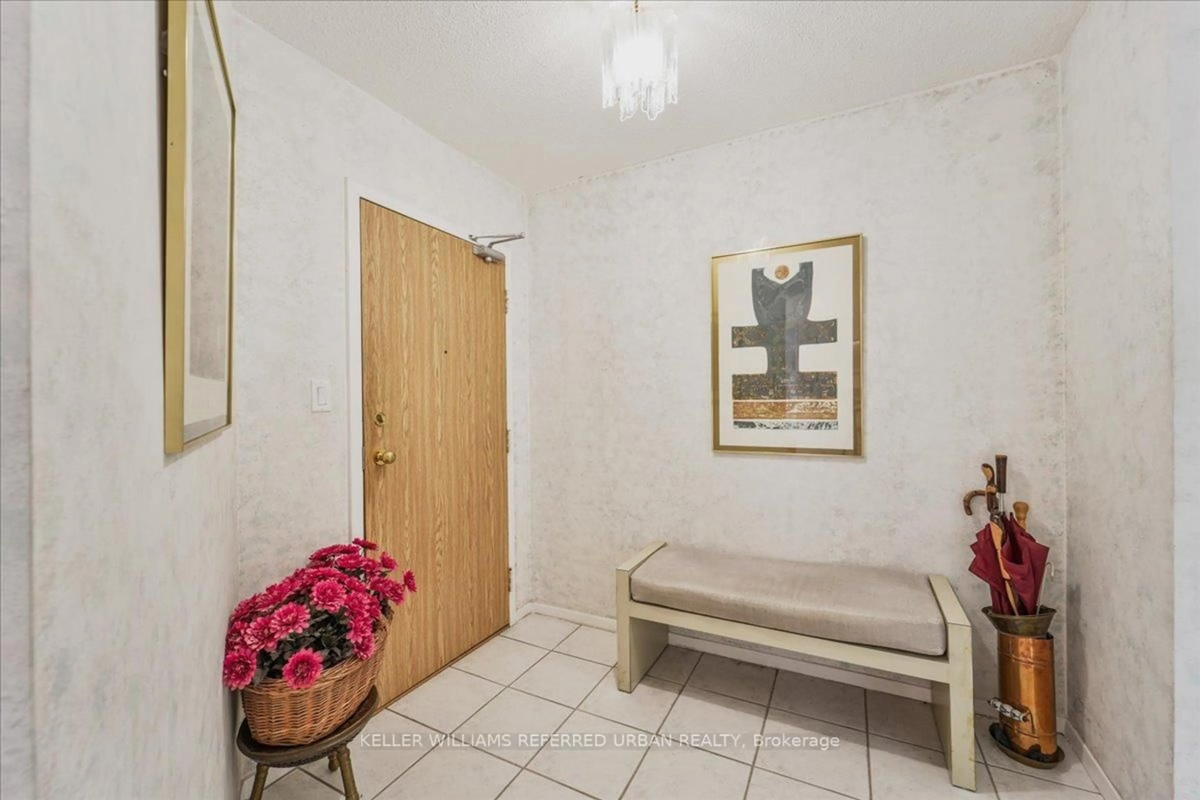 Indoor foyer for 175 Bamburgh Circ #1918, Toronto Ontario M1W 3X8