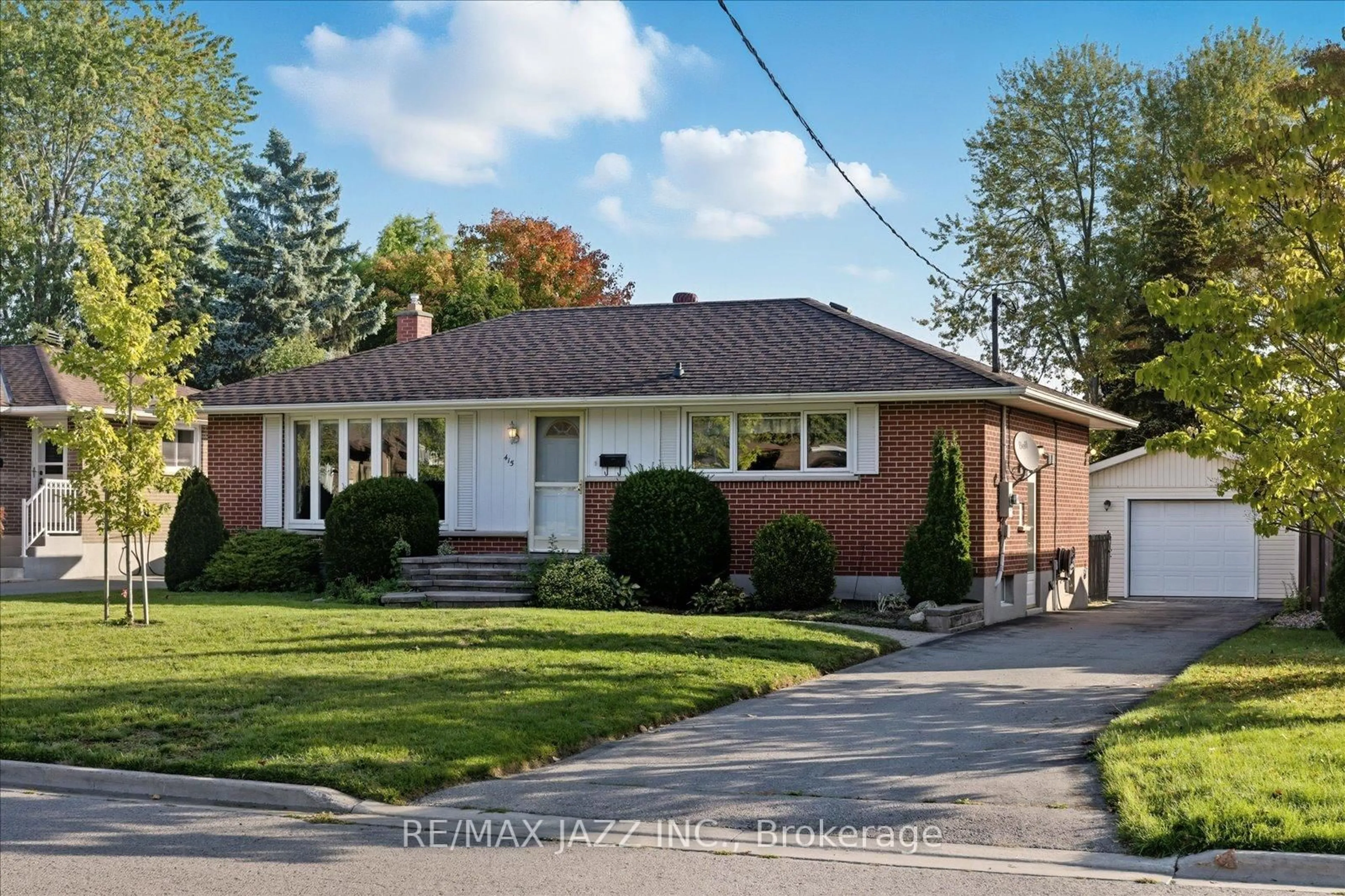 Home with brick exterior material, street for 415 Fairlawn St, Oshawa Ontario L1J 4R5