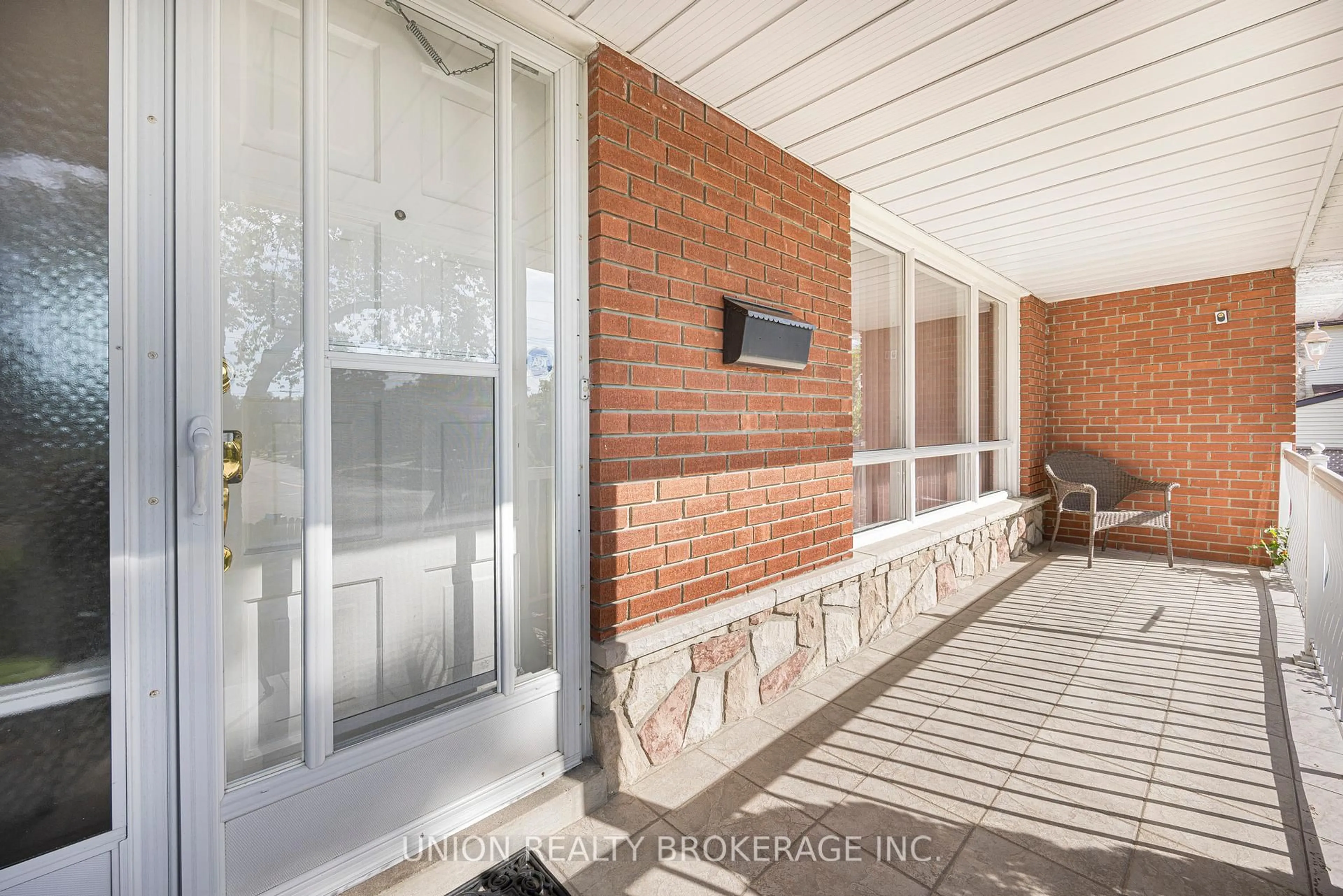 Indoor entryway for 64 Rodda Blvd, Toronto Ontario M1E 2Z8