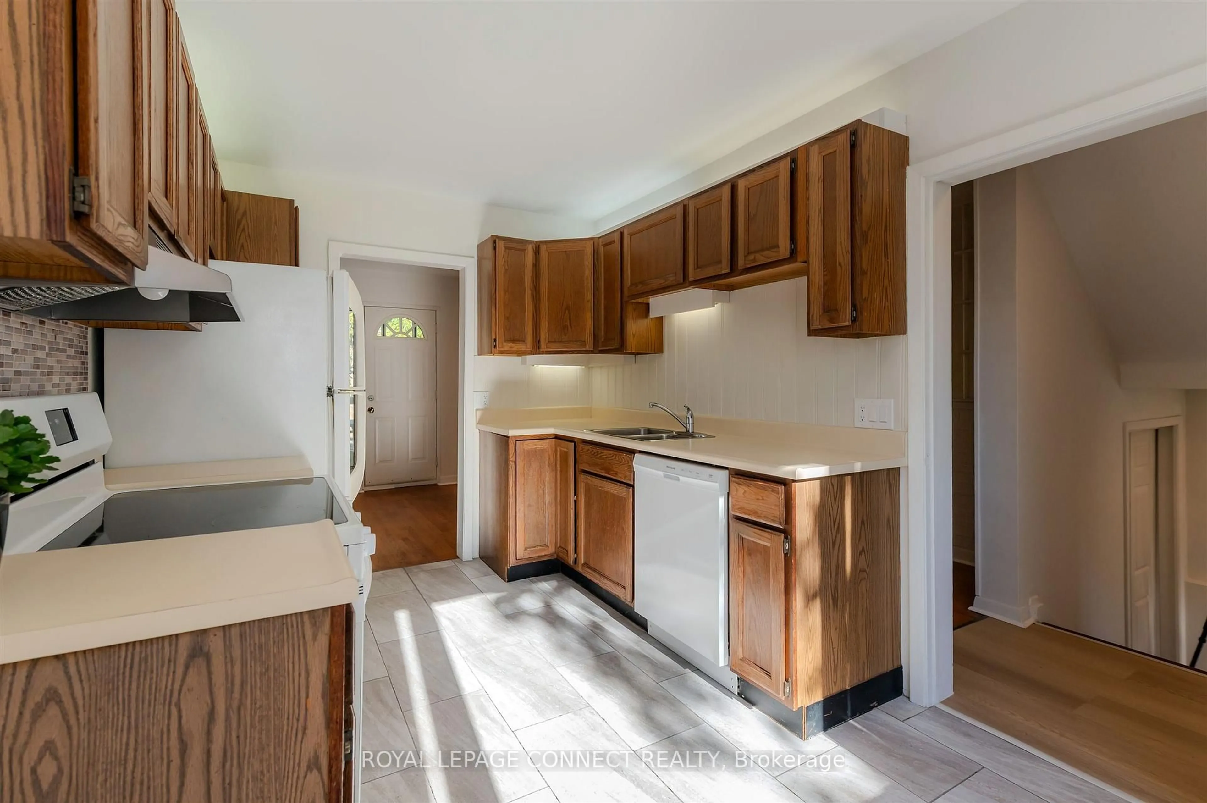 Standard kitchen, unknown for 66 Painted Post Dr, Toronto Ontario M1H 1T2