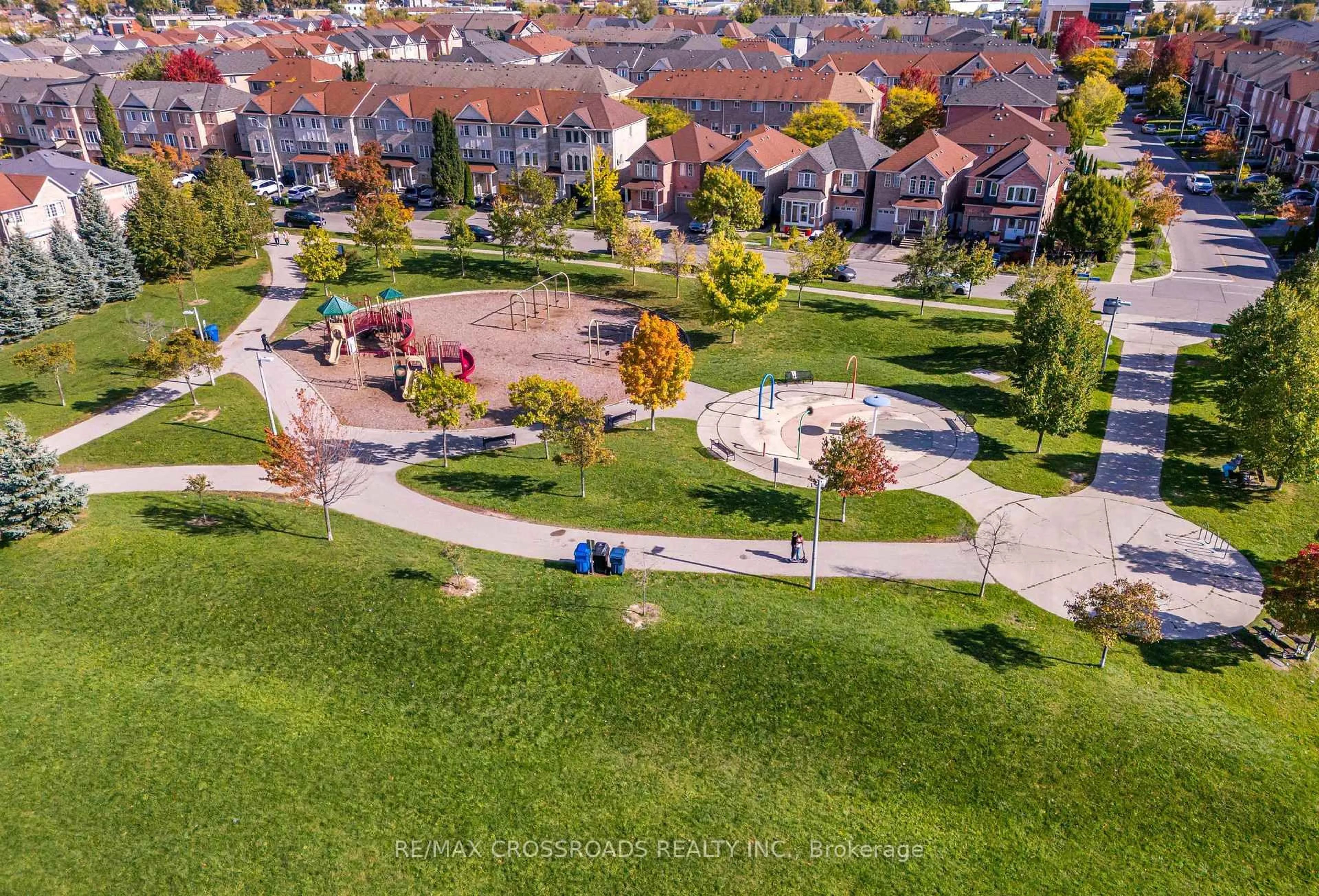 A pic from outside/outdoor area/front of a property/back of a property/a pic from drone, street for 38 Lily Cup Ave, Toronto Ontario M1L 0H4