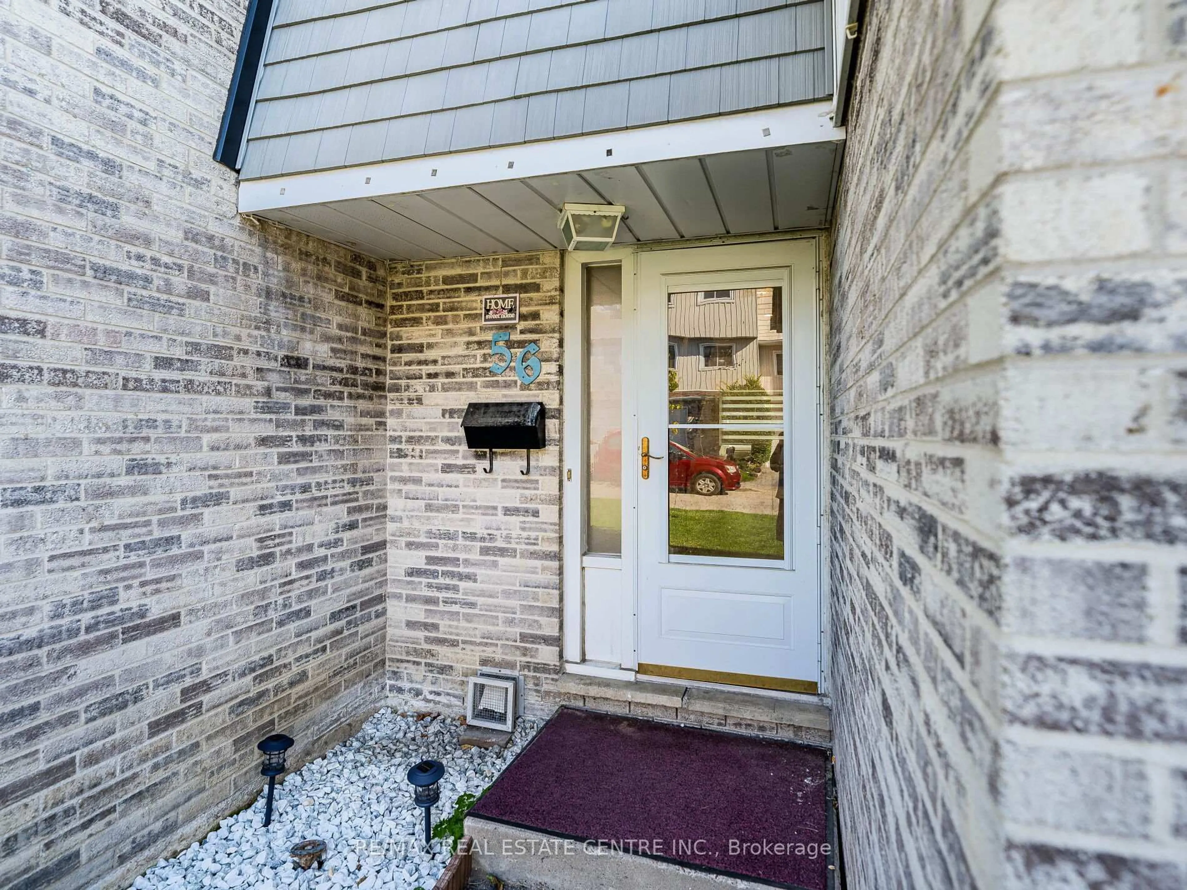 Indoor entryway for 1975 Rosefield Rd #56, Pickering Ontario L1V 3E3