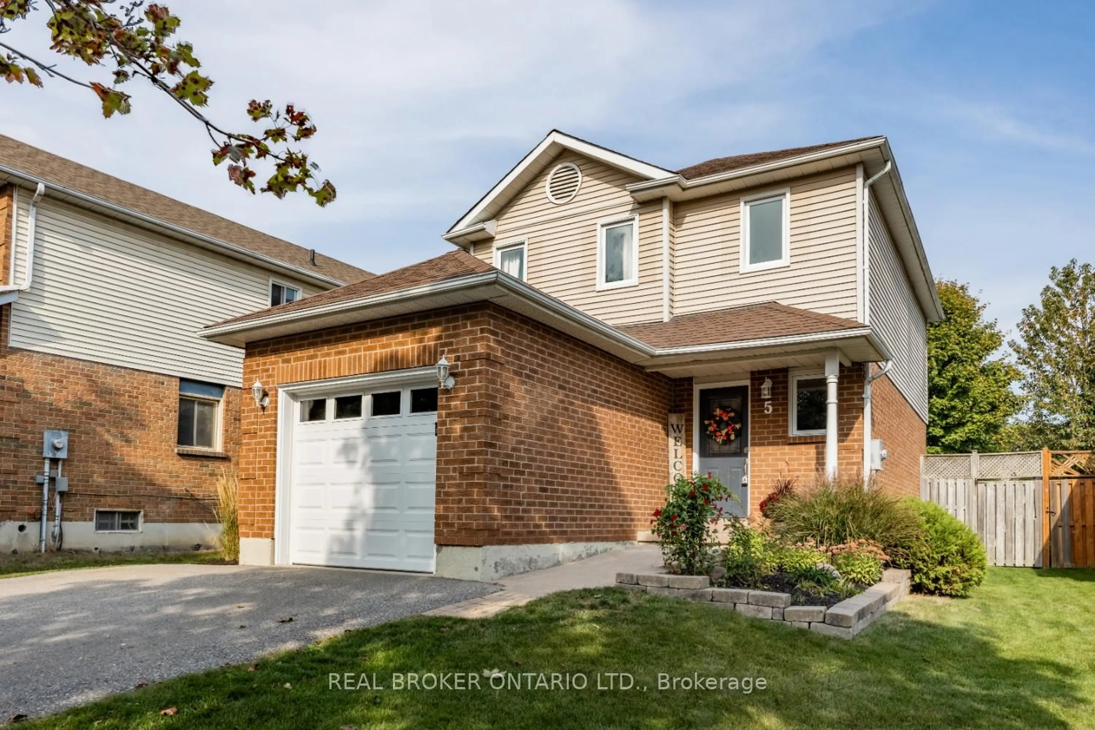 Home with brick exterior material, street for 5 Walbridge Crt, Clarington Ontario L1C 4B7