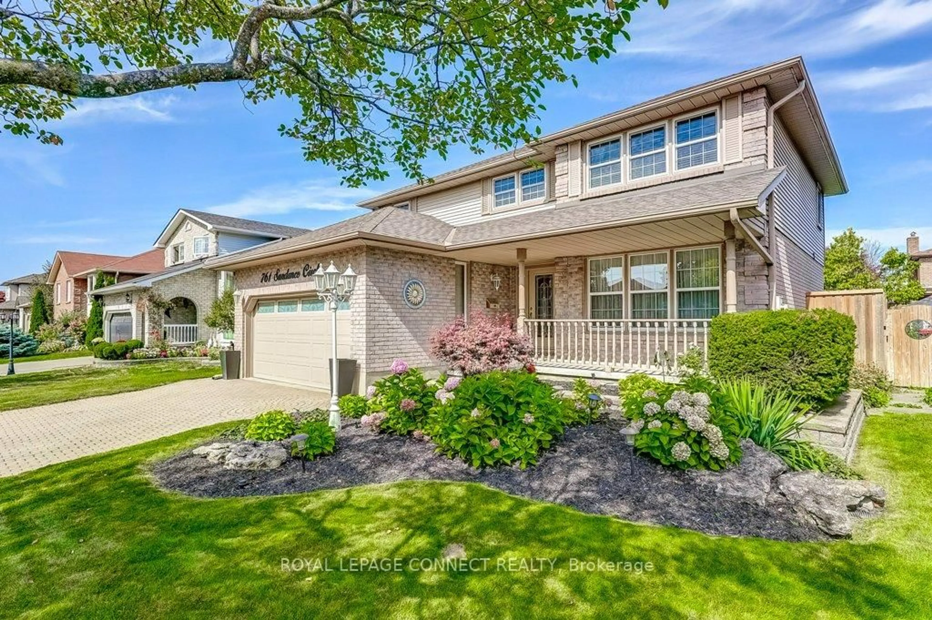Home with vinyl exterior material, street for 761 Sundance Circ, Oshawa Ontario L1J 8B8