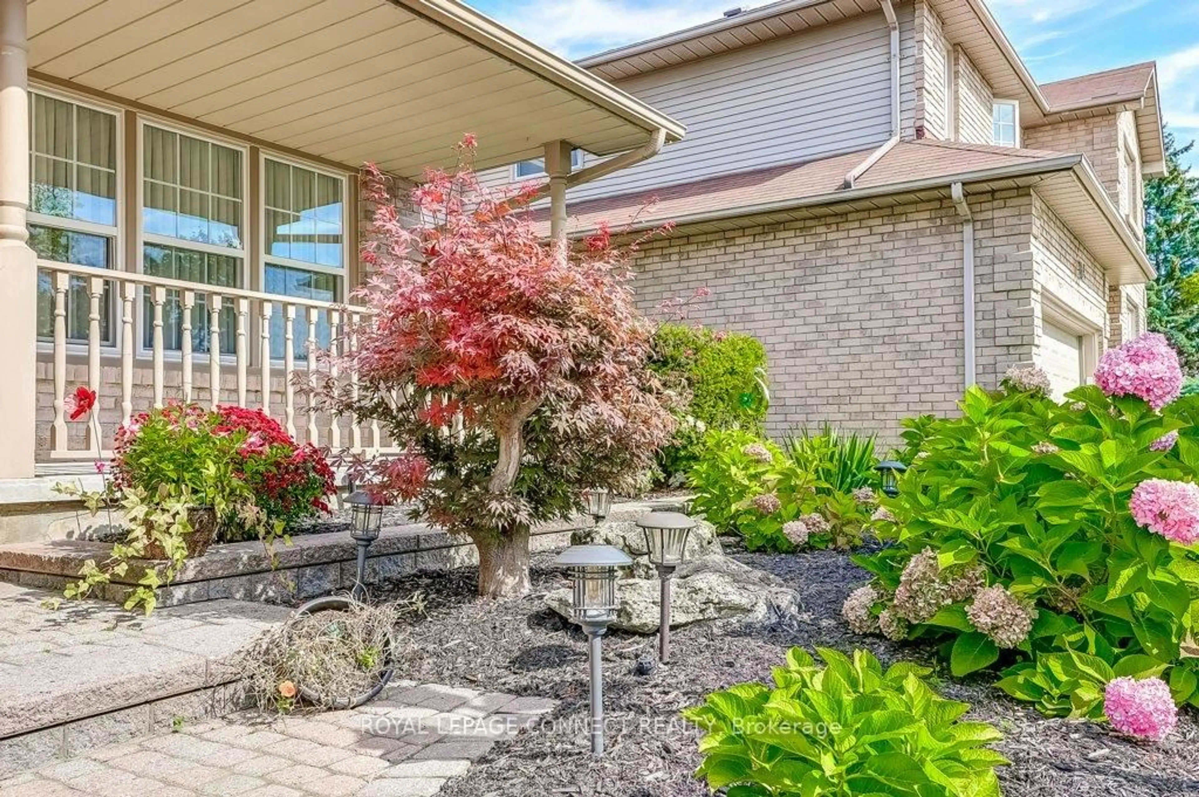 Unknown for 761 Sundance Circ, Oshawa Ontario L1J 8B8