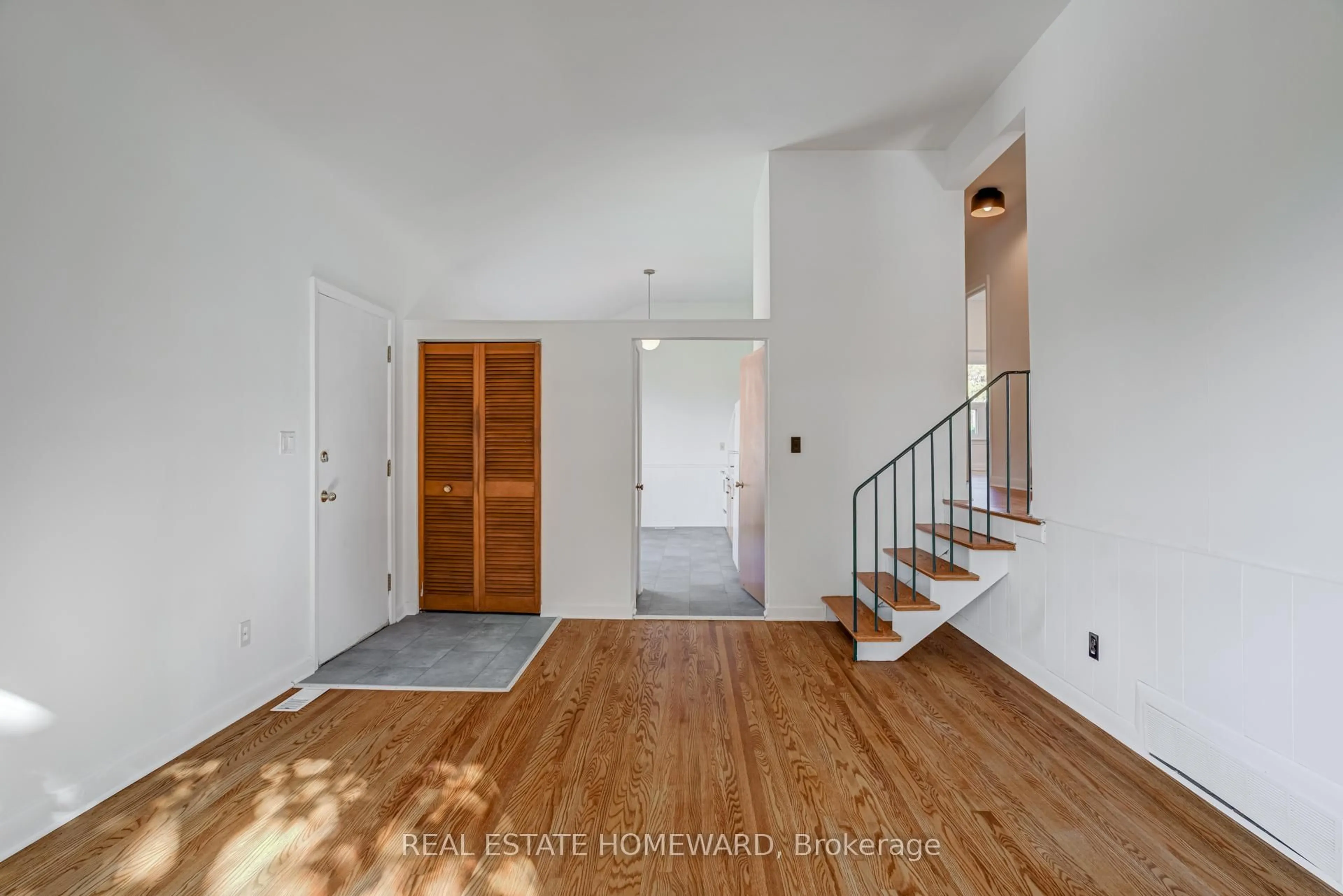 Indoor entryway for 80 Wantanopa Cres, Toronto Ontario M1H 2B4