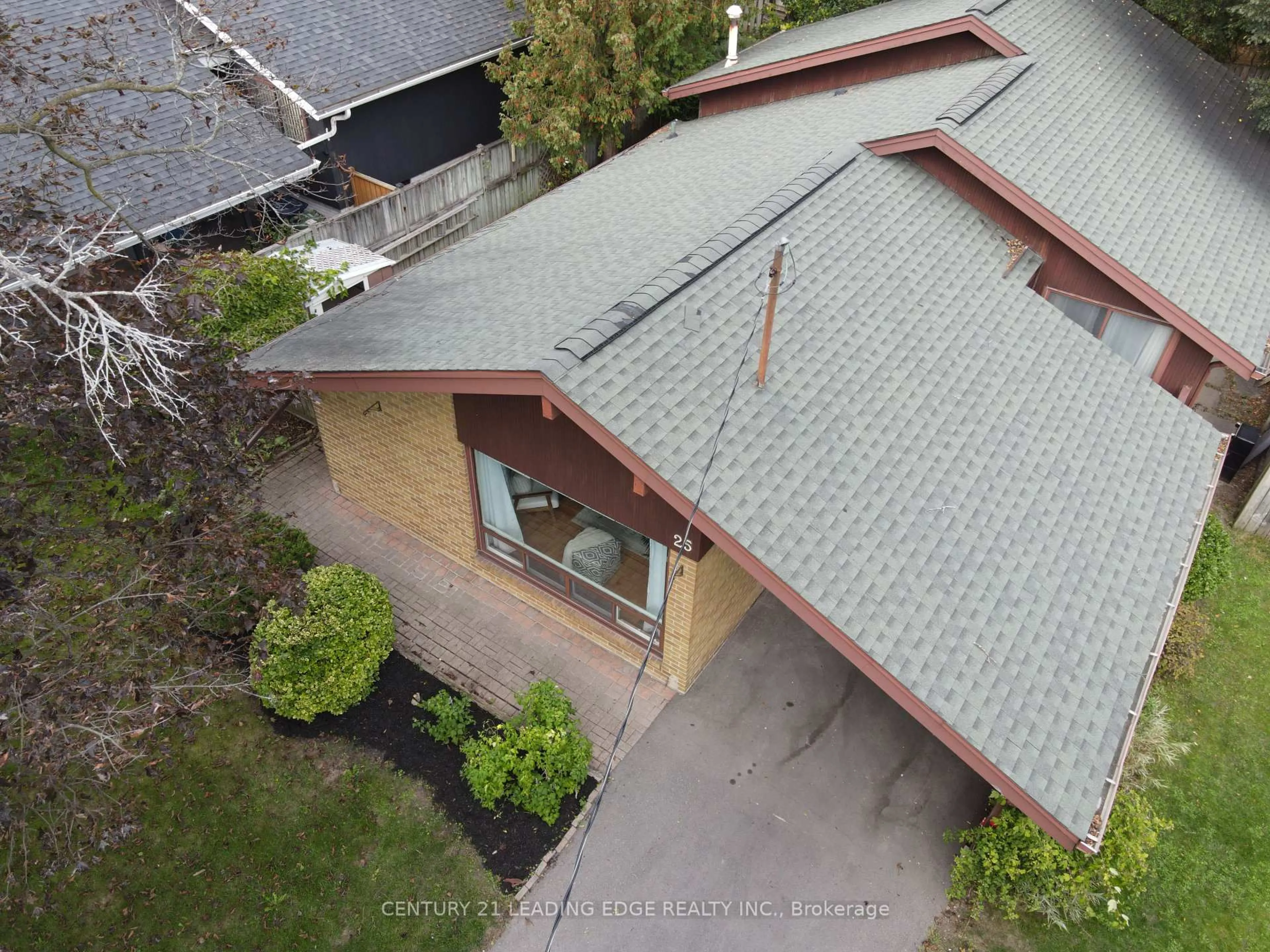 A pic from outside/outdoor area/front of a property/back of a property/a pic from drone, unknown for 25 Oakley Blvd, Toronto Ontario M1P 3P5