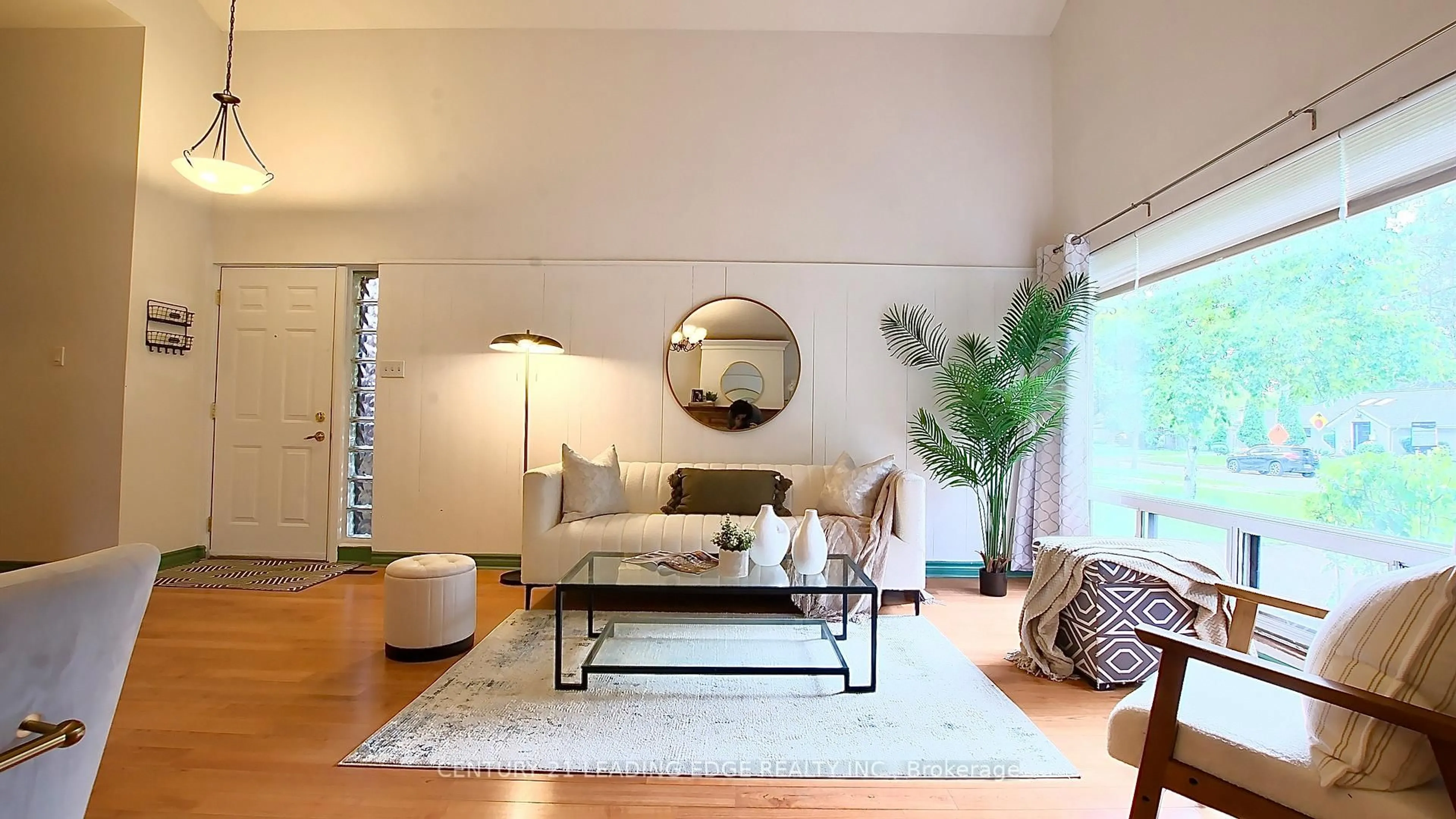 Living room with furniture, unknown for 25 Oakley Blvd, Toronto Ontario M1P 3P5