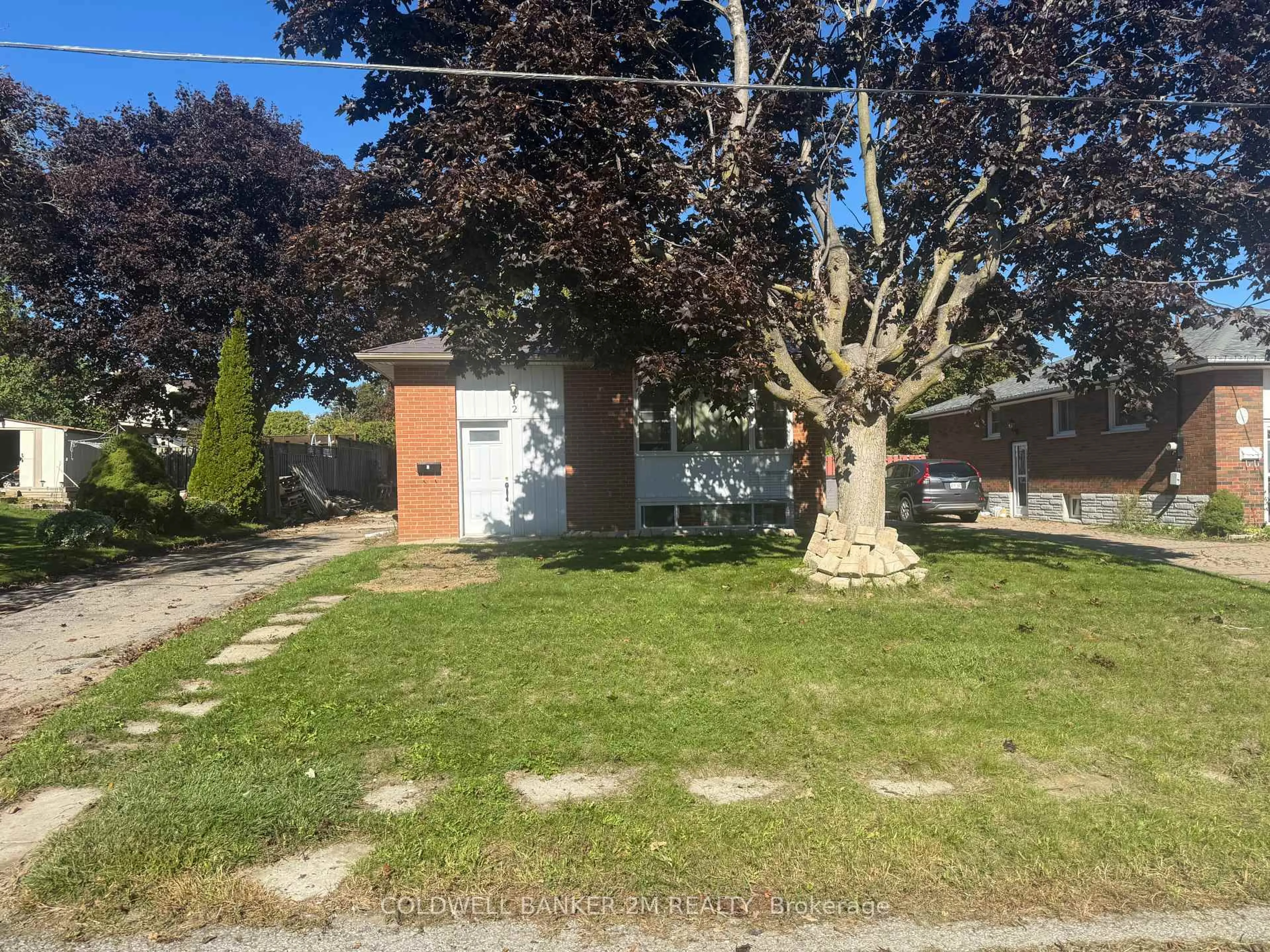 A pic from outside/outdoor area/front of a property/back of a property/a pic from drone, street for 2 Summerfield Crt, Clarington Ontario L1C 2E7