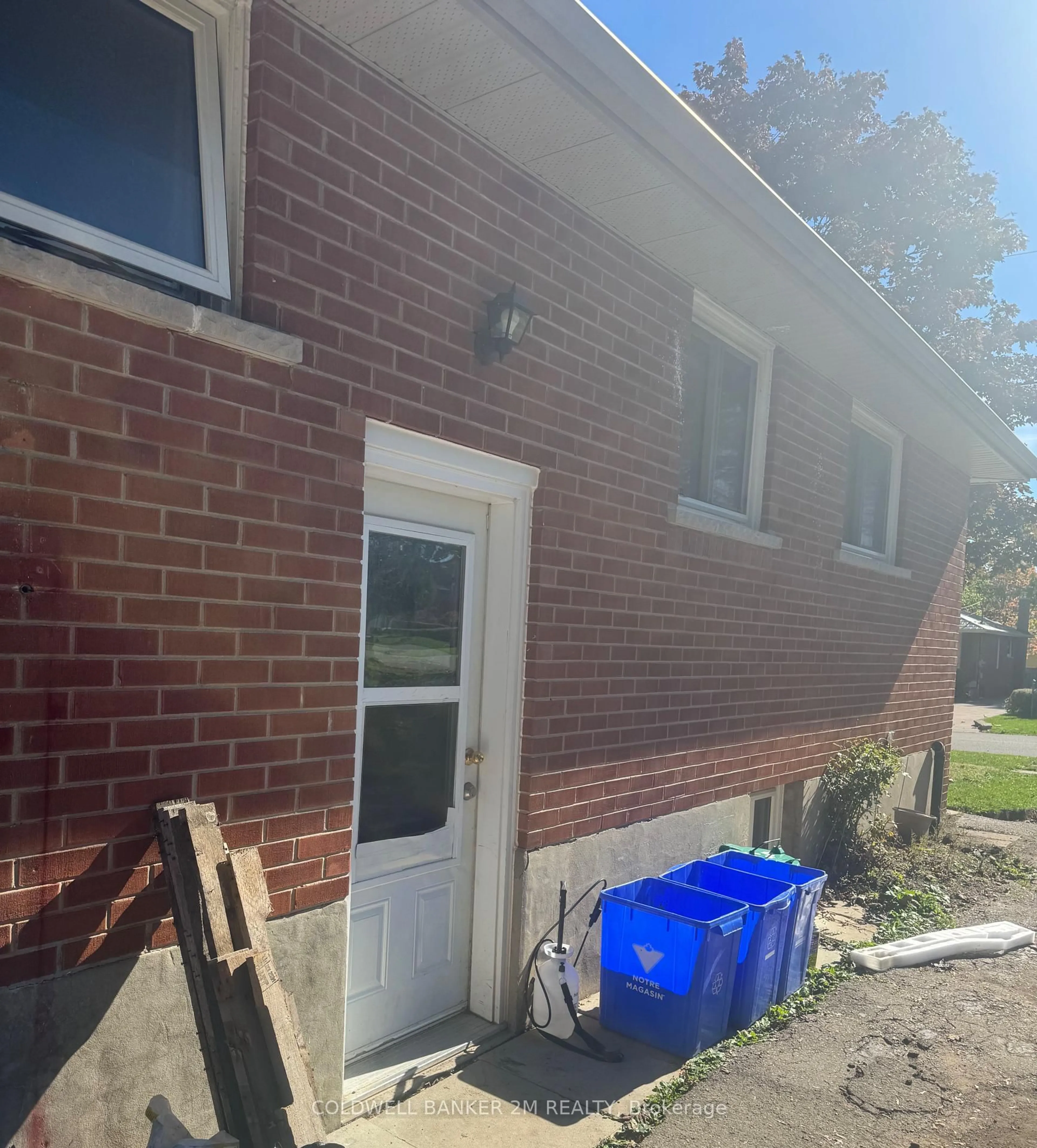 Home with brick exterior material, building for 2 Summerfield Crt, Clarington Ontario L1C 2E7