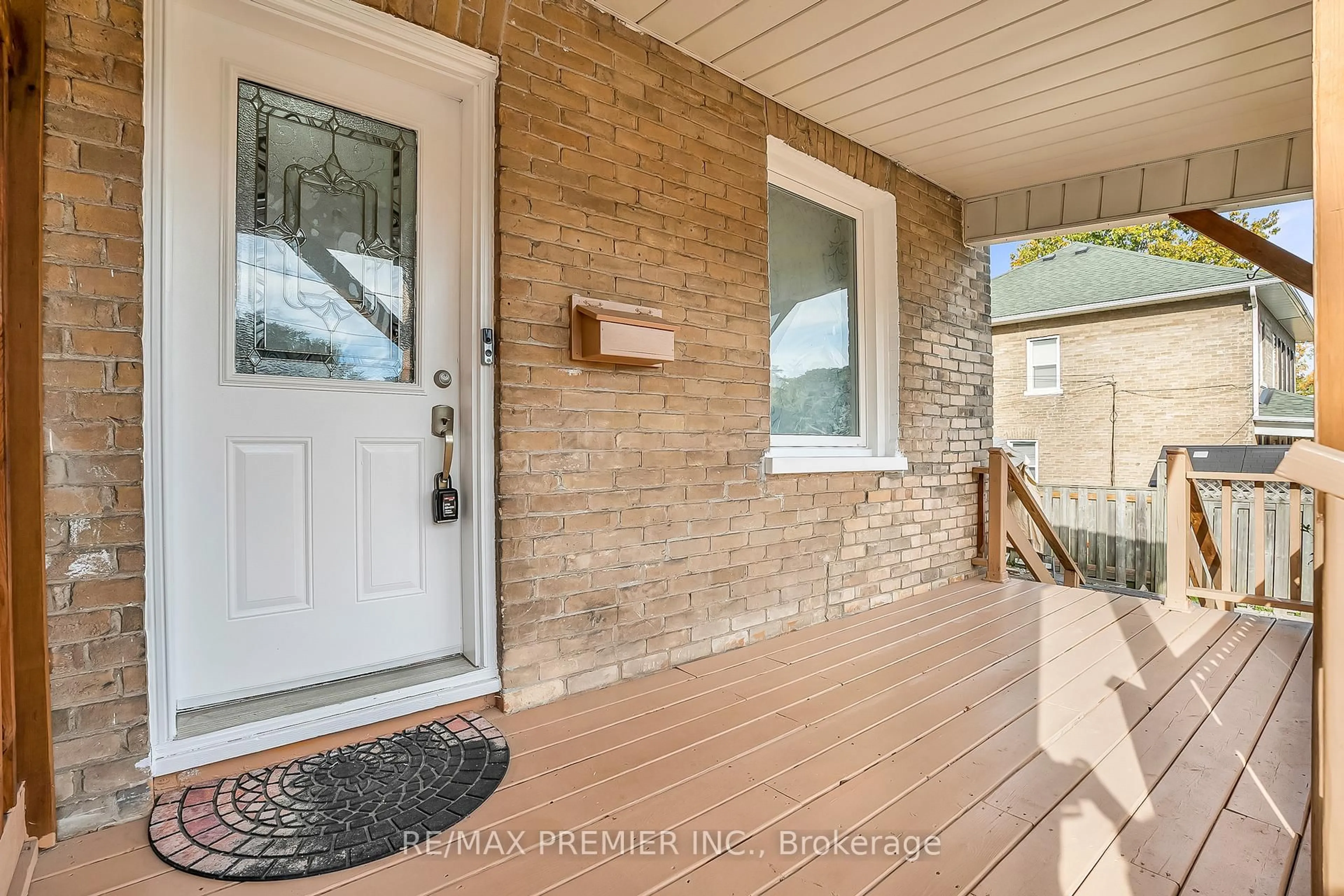 Indoor entryway for 14 Liberty Pl, Clarington Ontario L1C 1W6