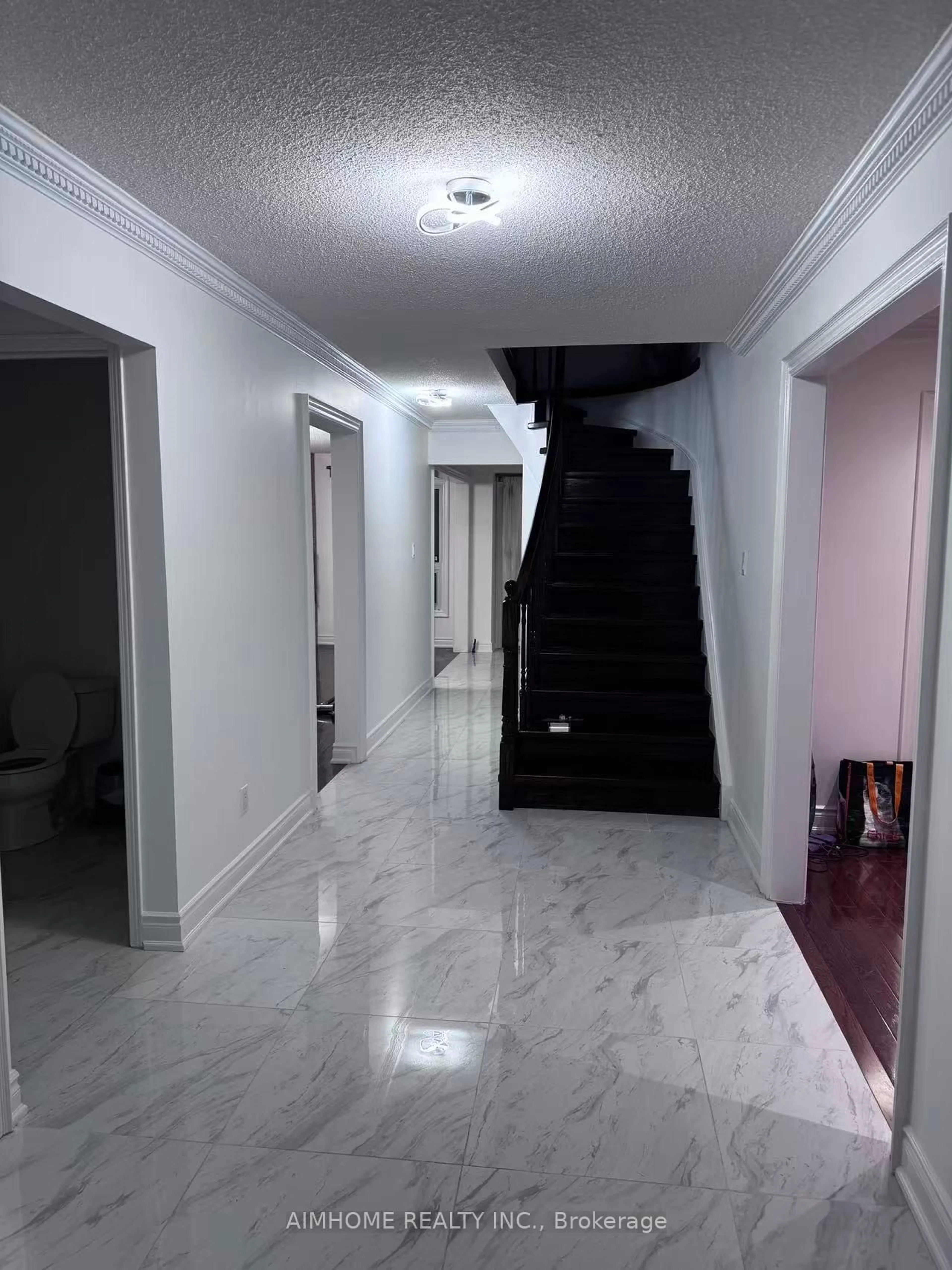 Indoor foyer for 213 Hupfield Tr, Toronto Ontario M1B 4L8