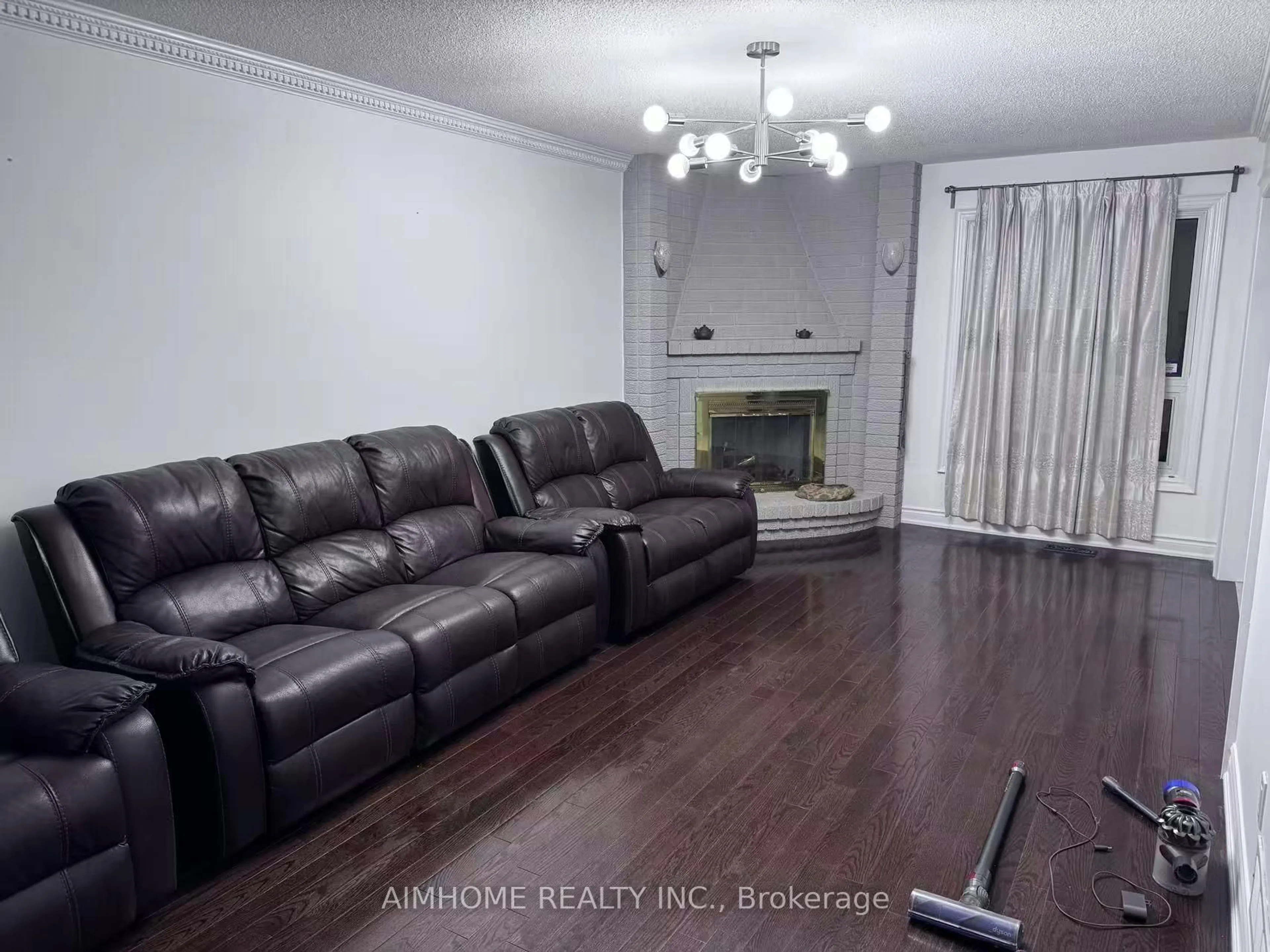 A pic of a room for 213 Hupfield Tr, Toronto Ontario M1B 4L8