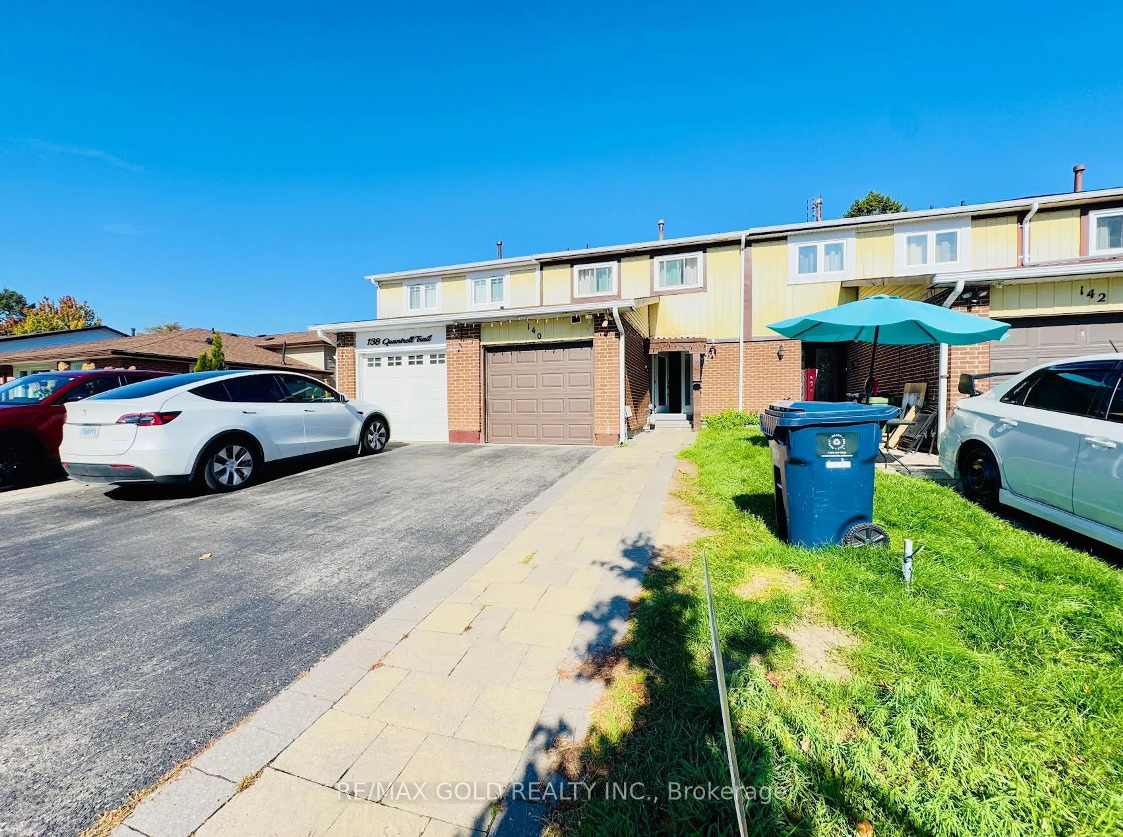 A pic from outside/outdoor area/front of a property/back of a property/a pic from drone, street for 140 Quantrell Tr, Toronto Ontario M1B 1L8