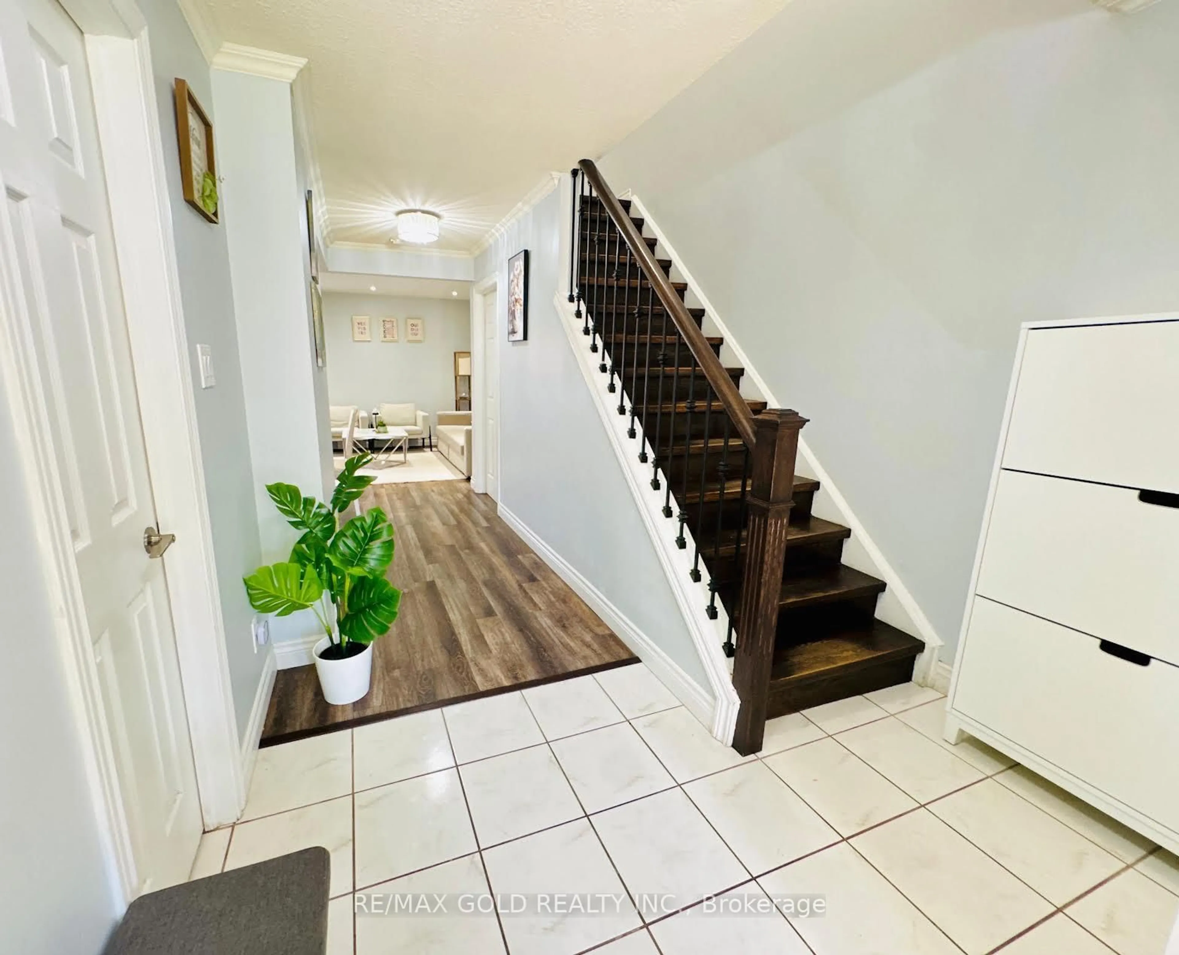 Indoor entryway for 140 Quantrell Tr, Toronto Ontario M1B 1L8