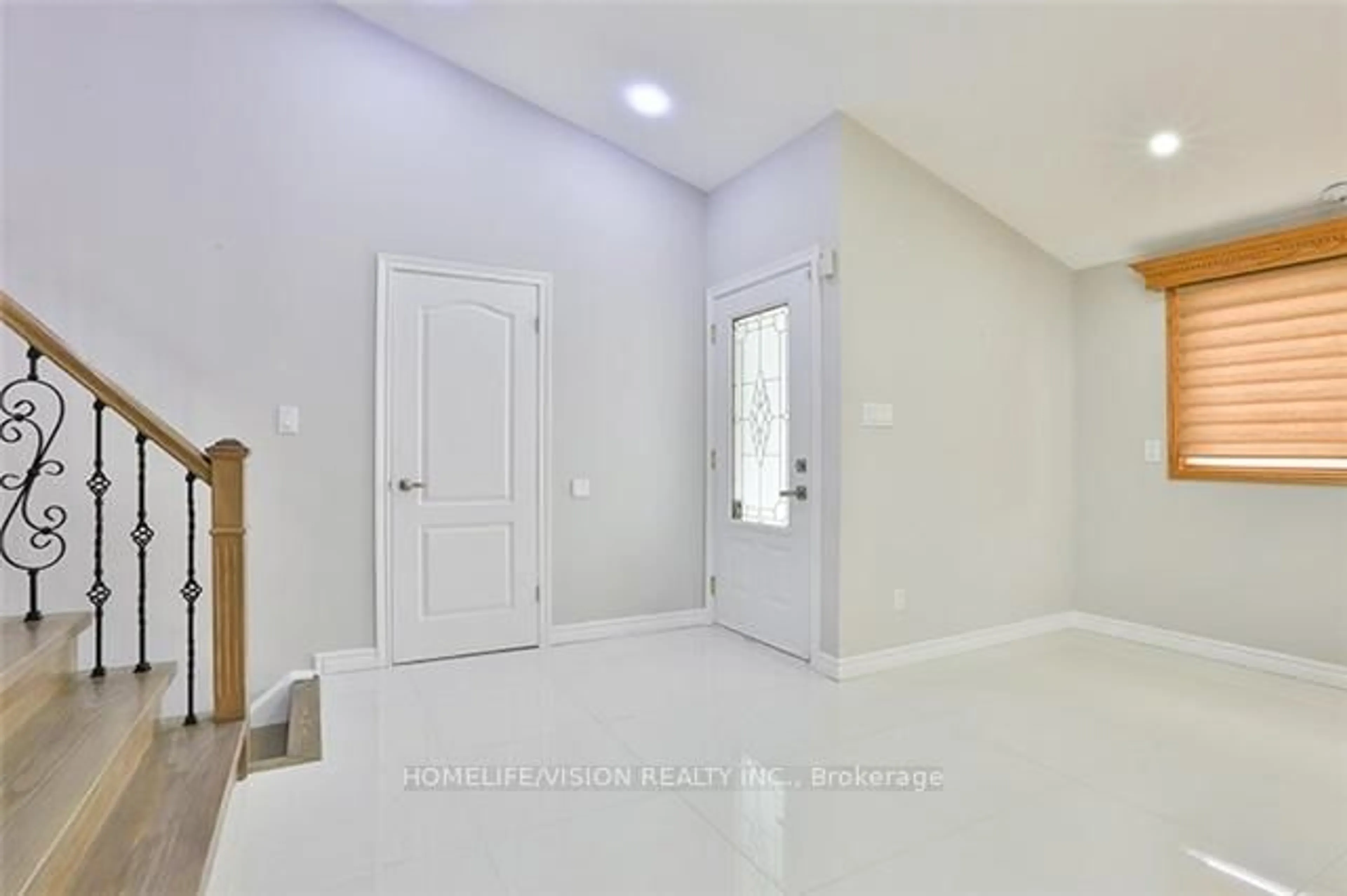 Indoor entryway for 819 Jacqueline Ave, Pickering Ontario L1V 3B2
