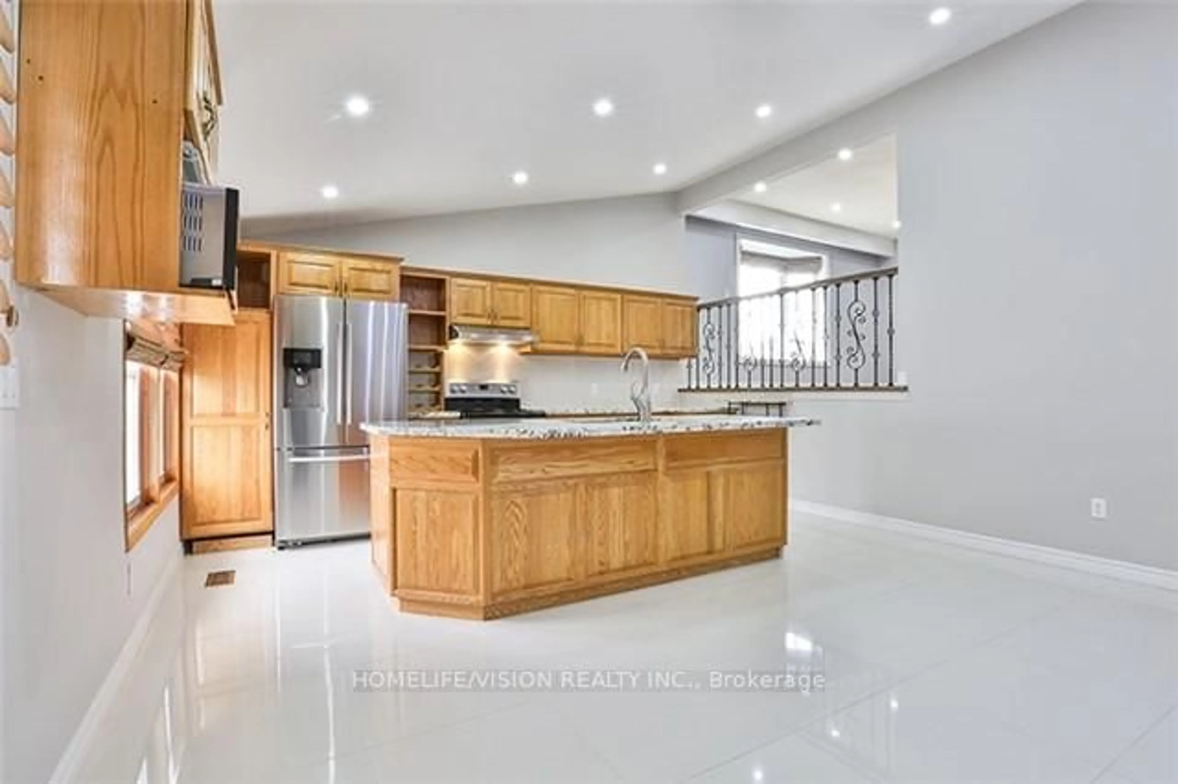 Open concept kitchen, ceramic/tile floor for 819 Jacqueline Ave, Pickering Ontario L1V 3B2