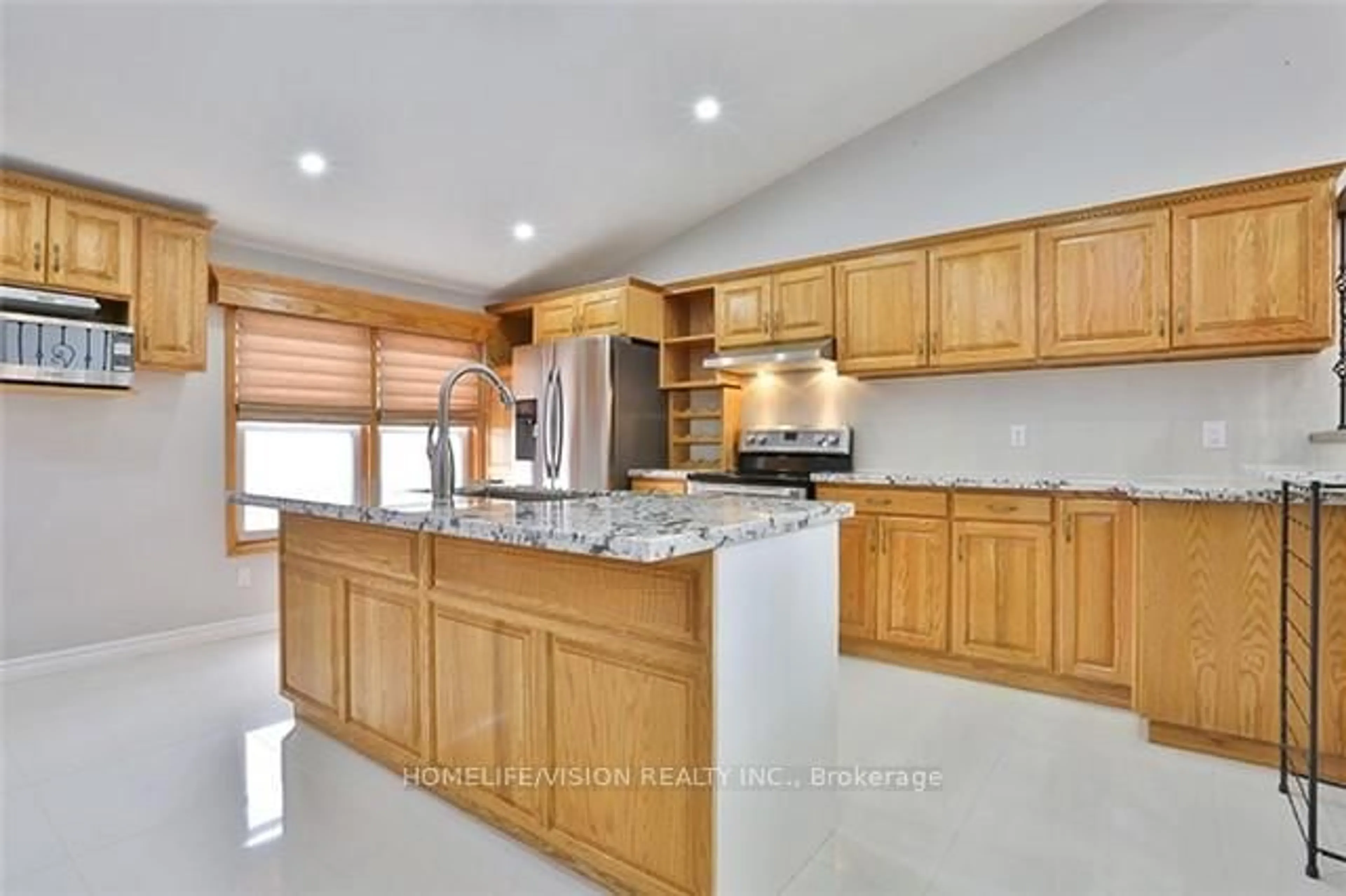Open concept kitchen, ceramic/tile floor for 819 Jacqueline Ave, Pickering Ontario L1V 3B2