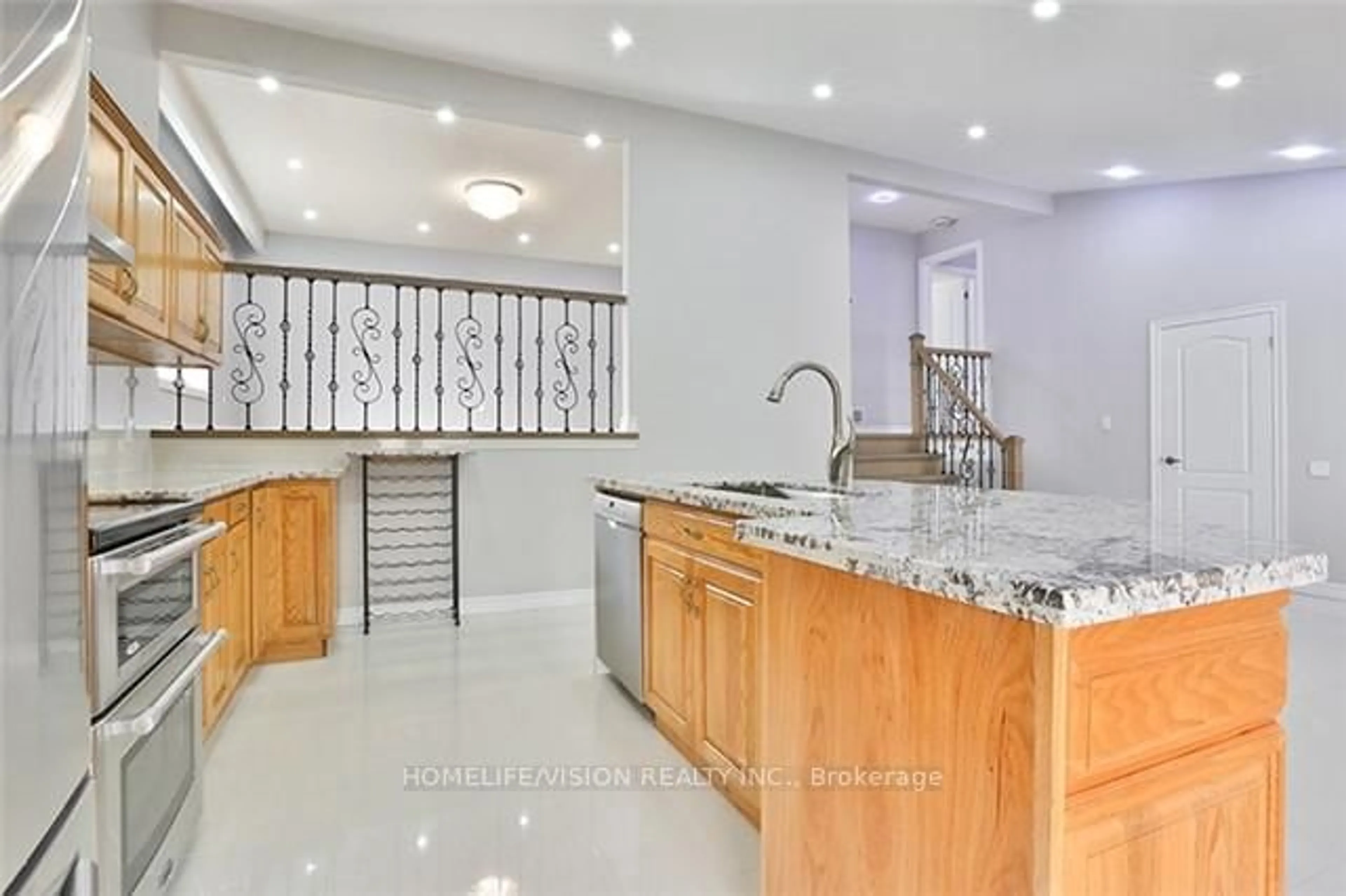 Open concept kitchen, ceramic/tile floor for 819 Jacqueline Ave, Pickering Ontario L1V 3B2