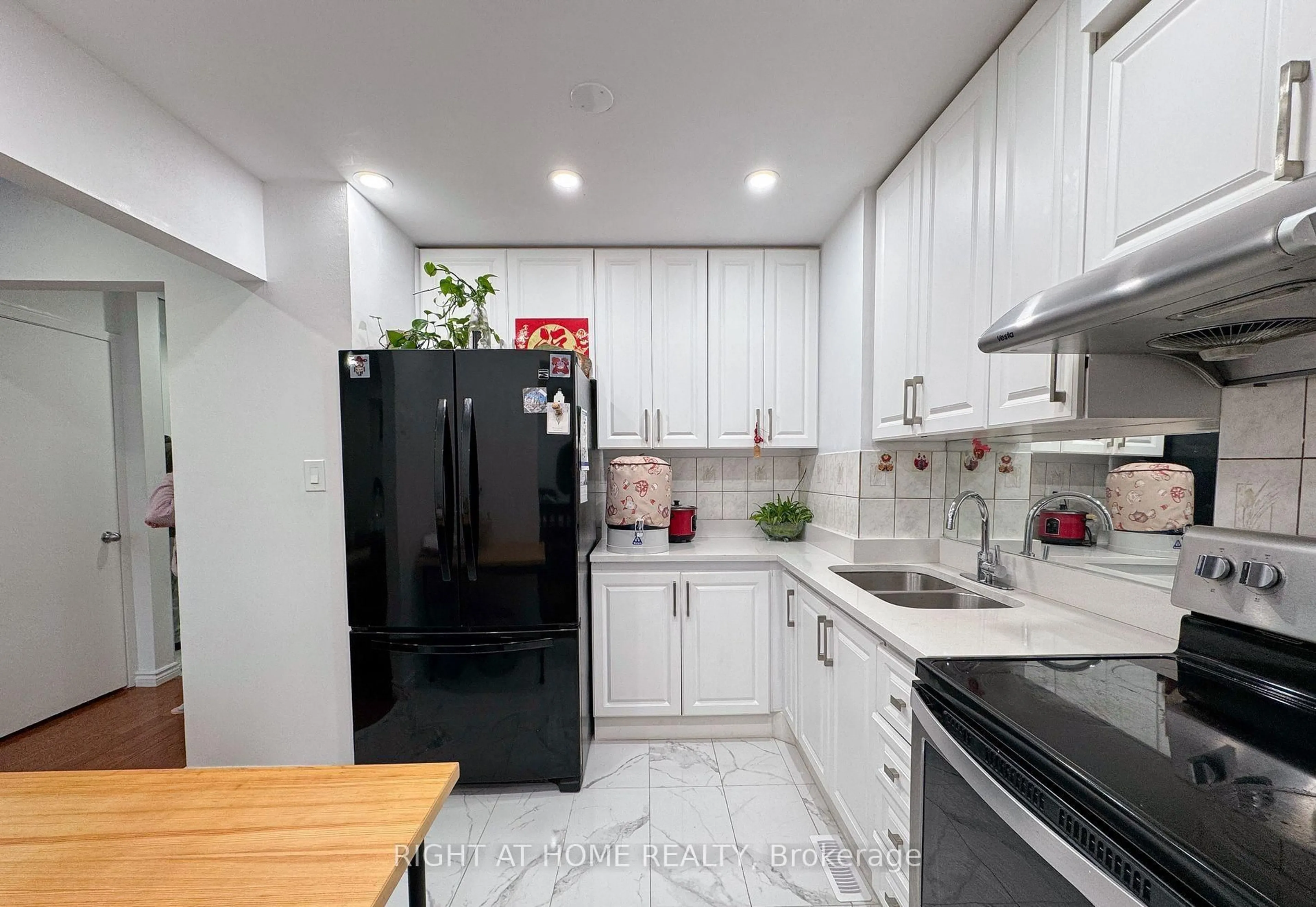 Standard kitchen, unknown for 50 Blackwell Ave #8, Toronto Ontario M1B 1K2