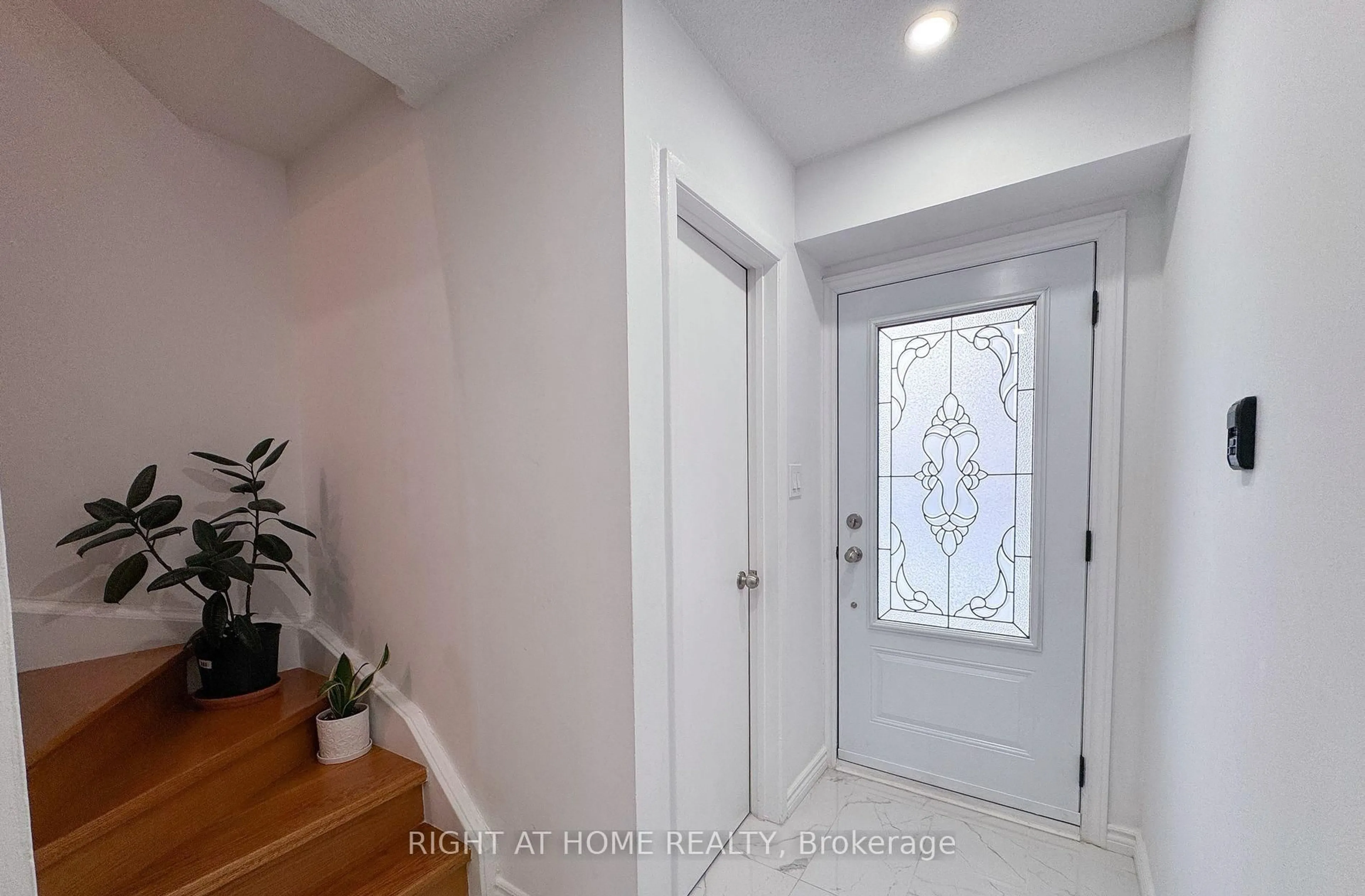 Indoor entryway for 50 Blackwell Ave #8, Toronto Ontario M1B 1K2