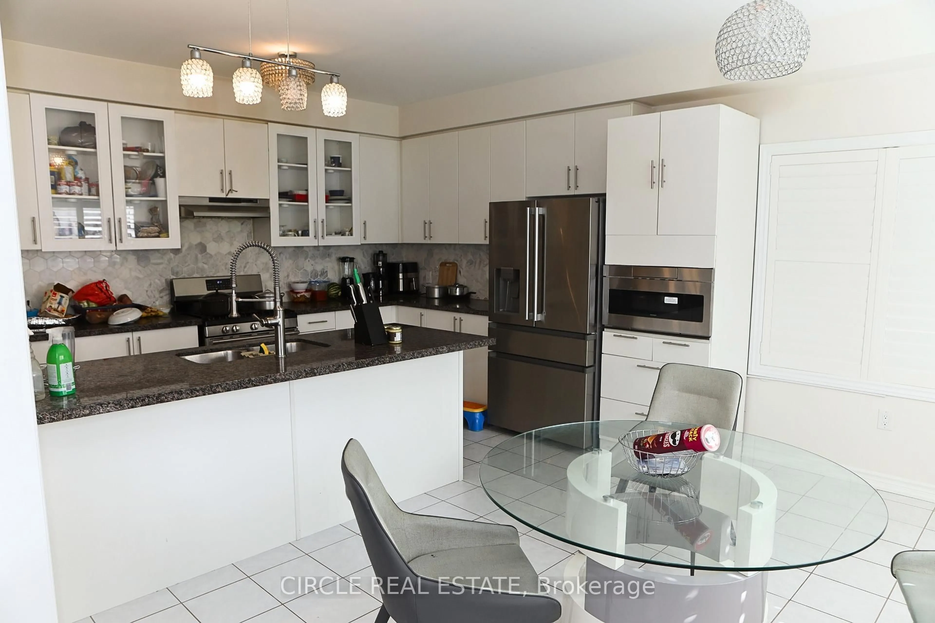 Open concept kitchen, ceramic/tile floor for 295 Northglen Blvd, Clarington Ontario L1C 3K2