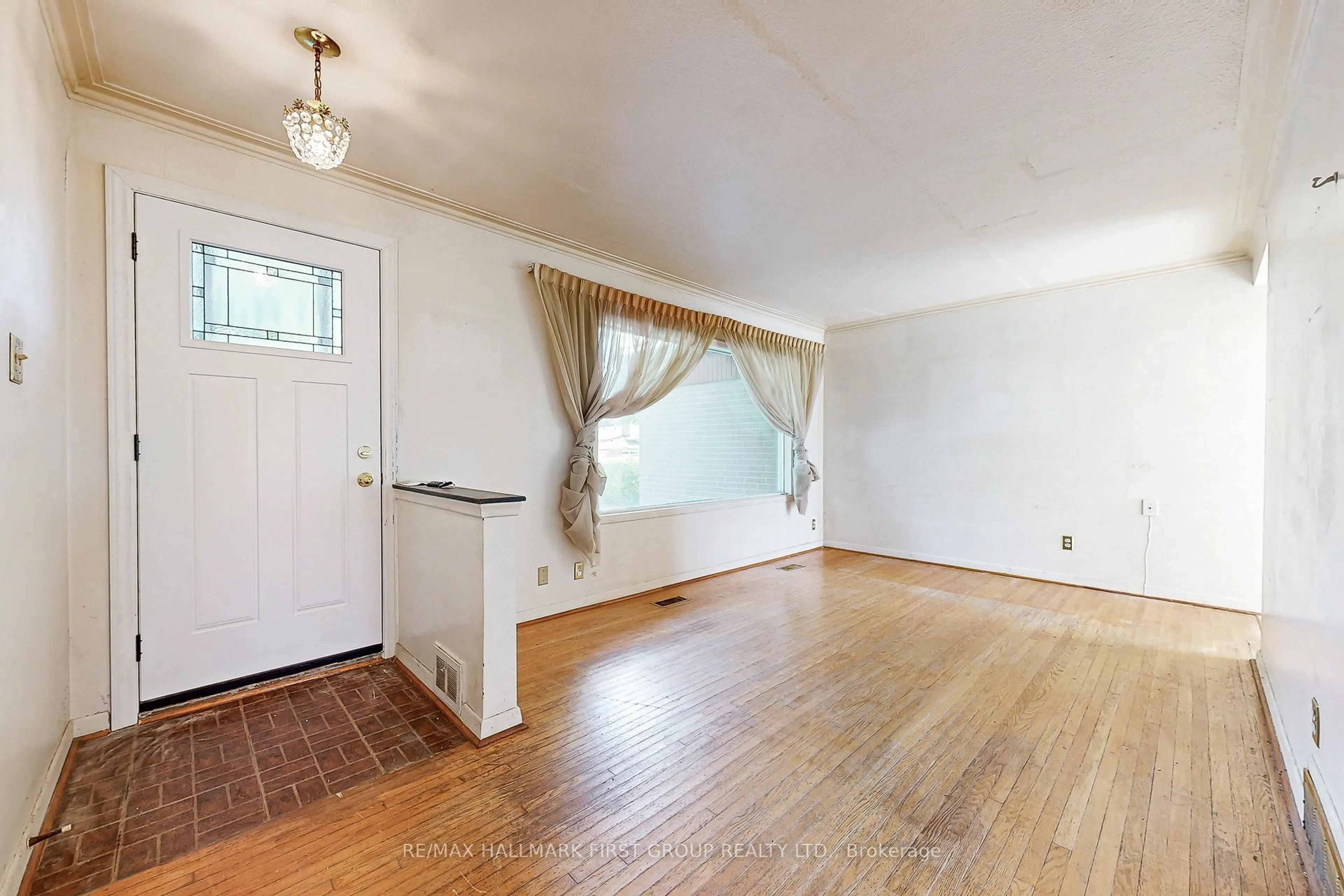 A pic of a room for 14 Heatherwood Rd, Ajax Ontario L1S 2K7