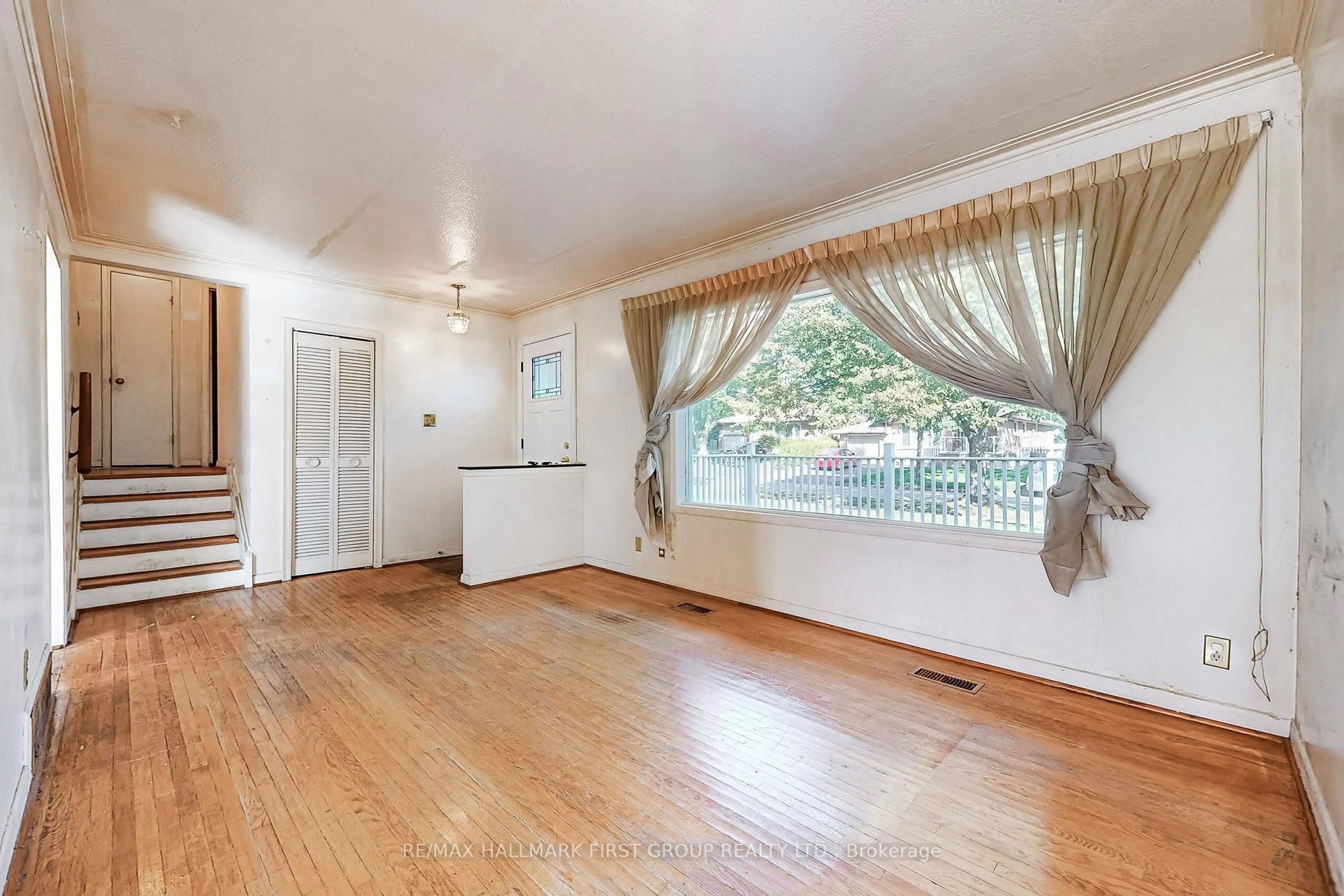 A pic of a room for 14 Heatherwood Rd, Ajax Ontario L1S 2K7