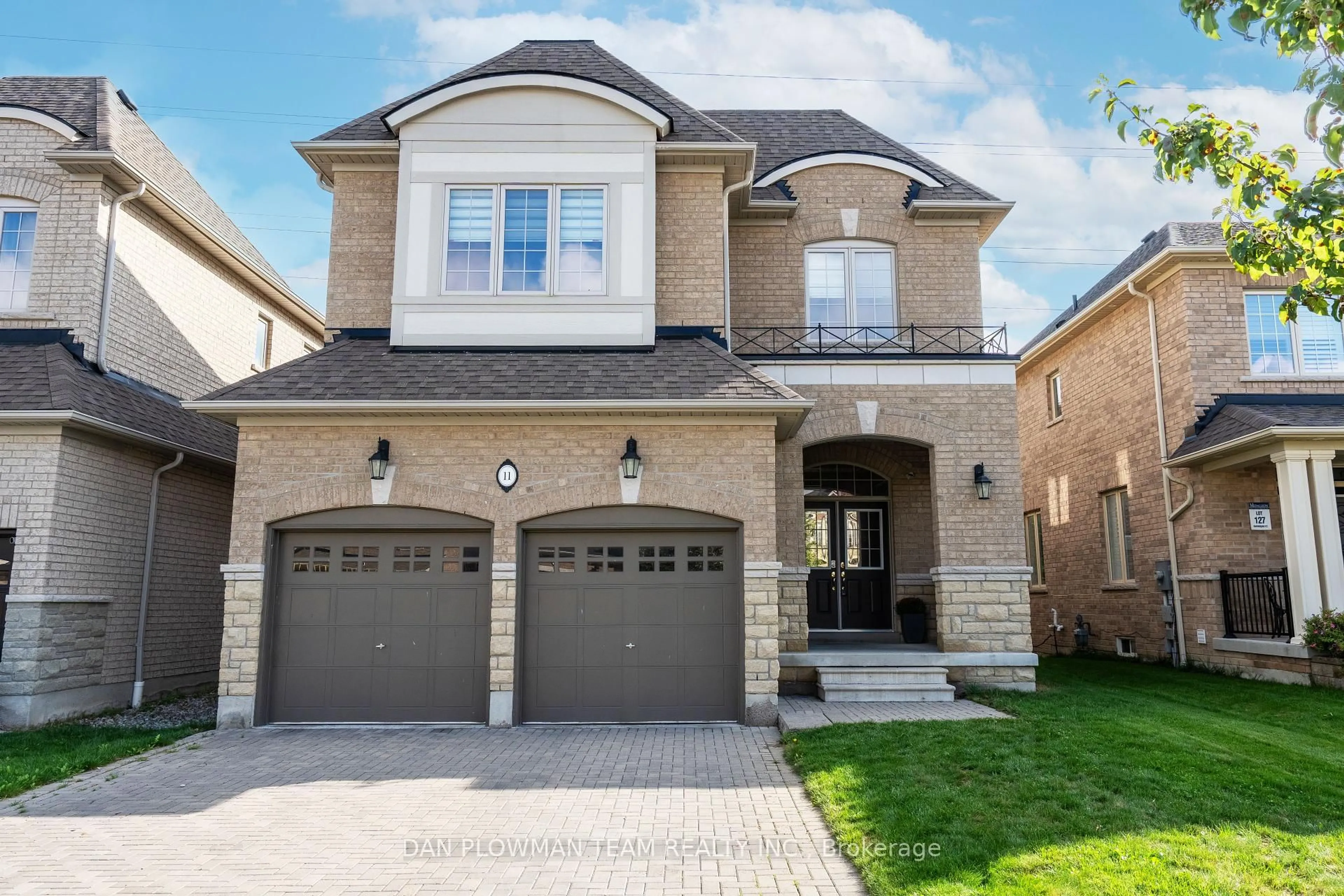 Home with brick exterior material, street for 11 Ravensedge Crt, Whitby Ontario L1R 0P3