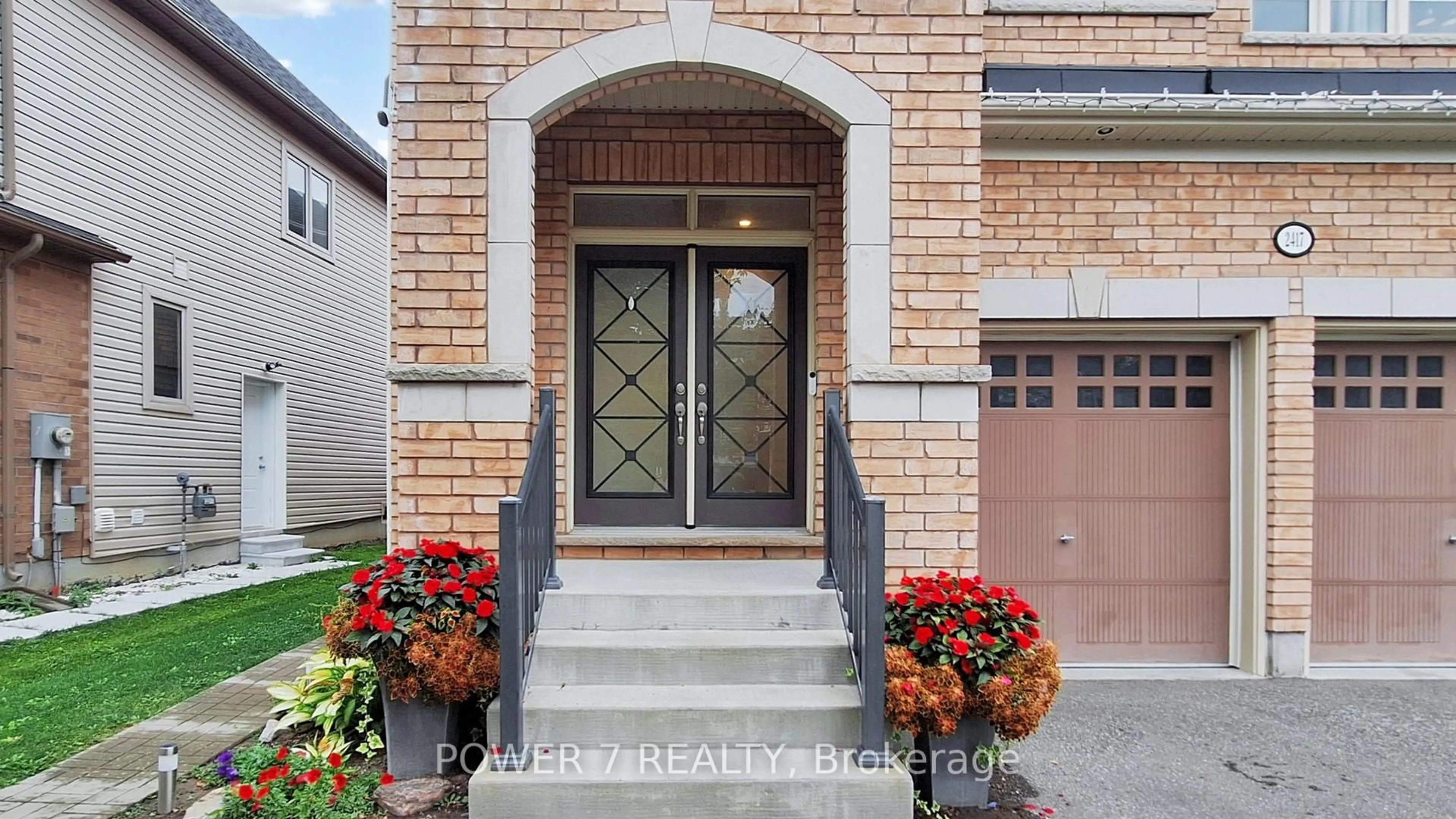 Unknown for 2417 Dress Circle Cres, Oshawa Ontario L1L 0L9