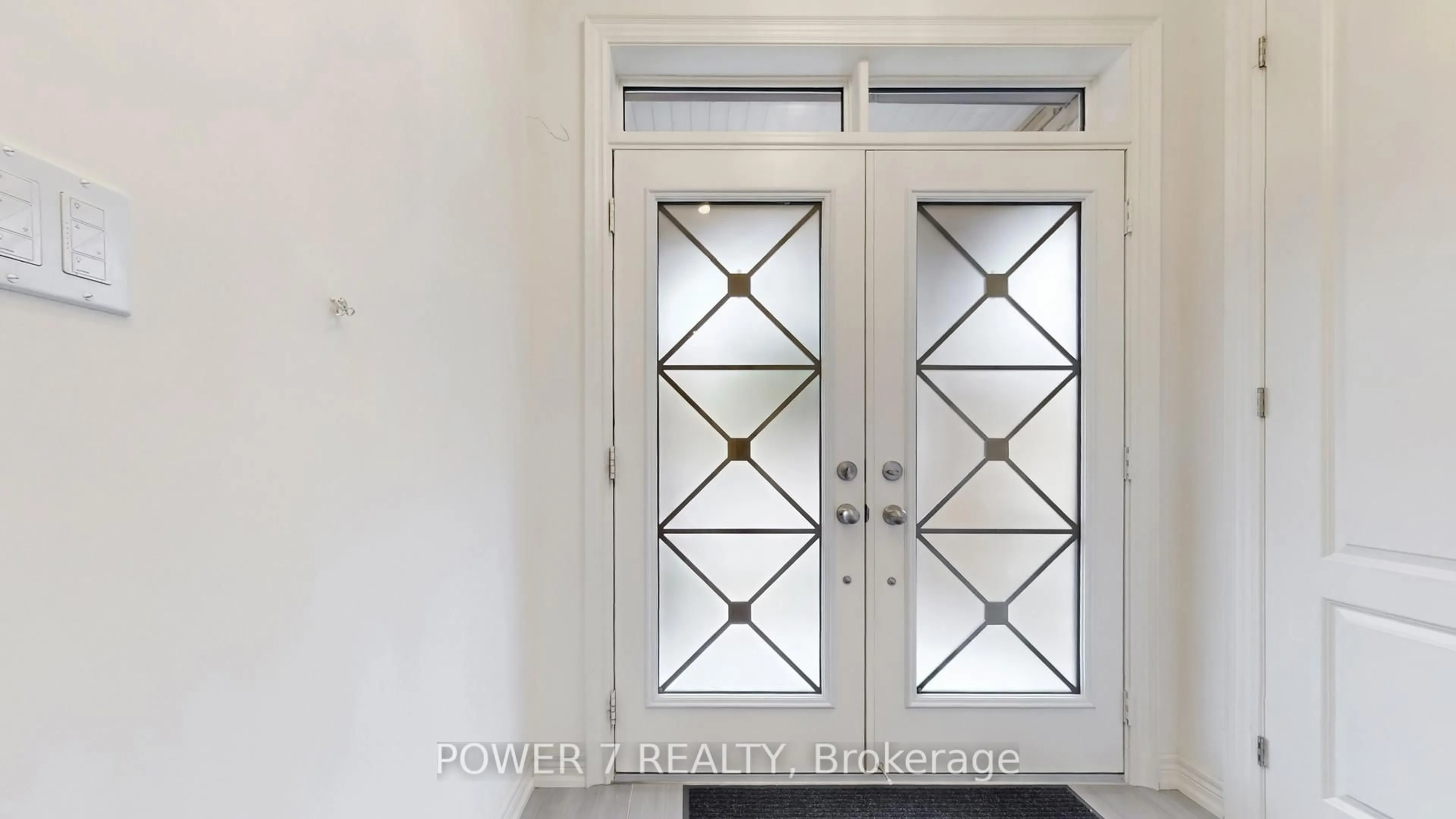 Indoor entryway for 2417 Dress Circle Cres, Oshawa Ontario L1L 0L9