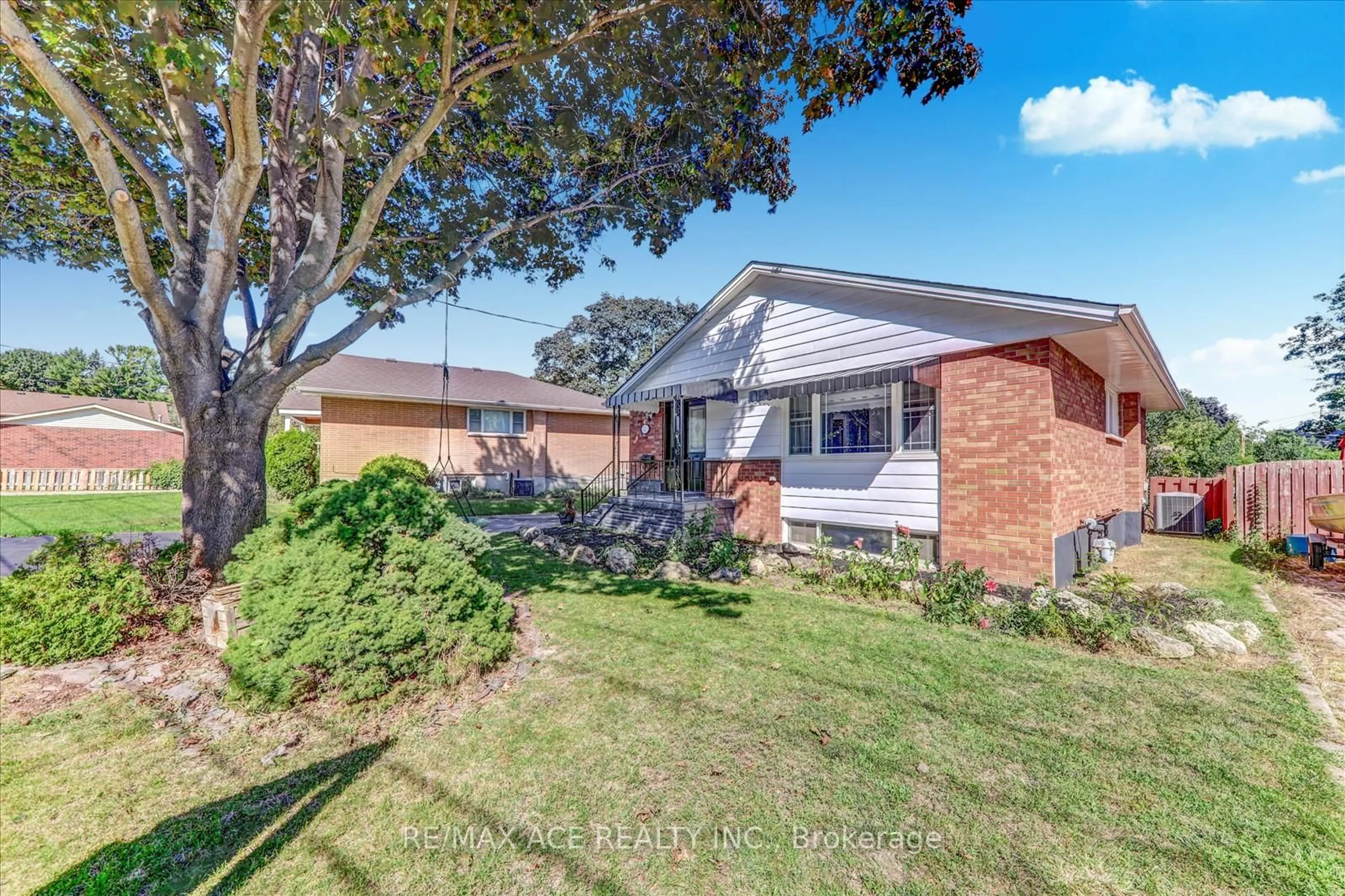 Home with brick exterior material, street for 571 Farewell St, Oshawa Ontario L1H 6M9