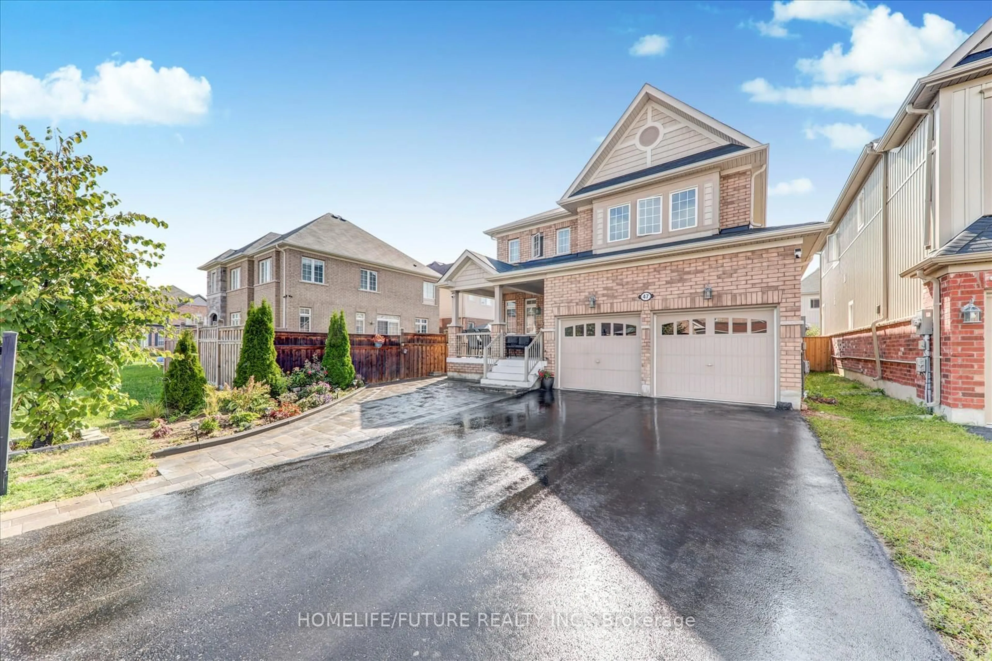A pic from outside/outdoor area/front of a property/back of a property/a pic from drone, street for 47 Henry Smith Ave, Clarington Ontario L1C 0W1