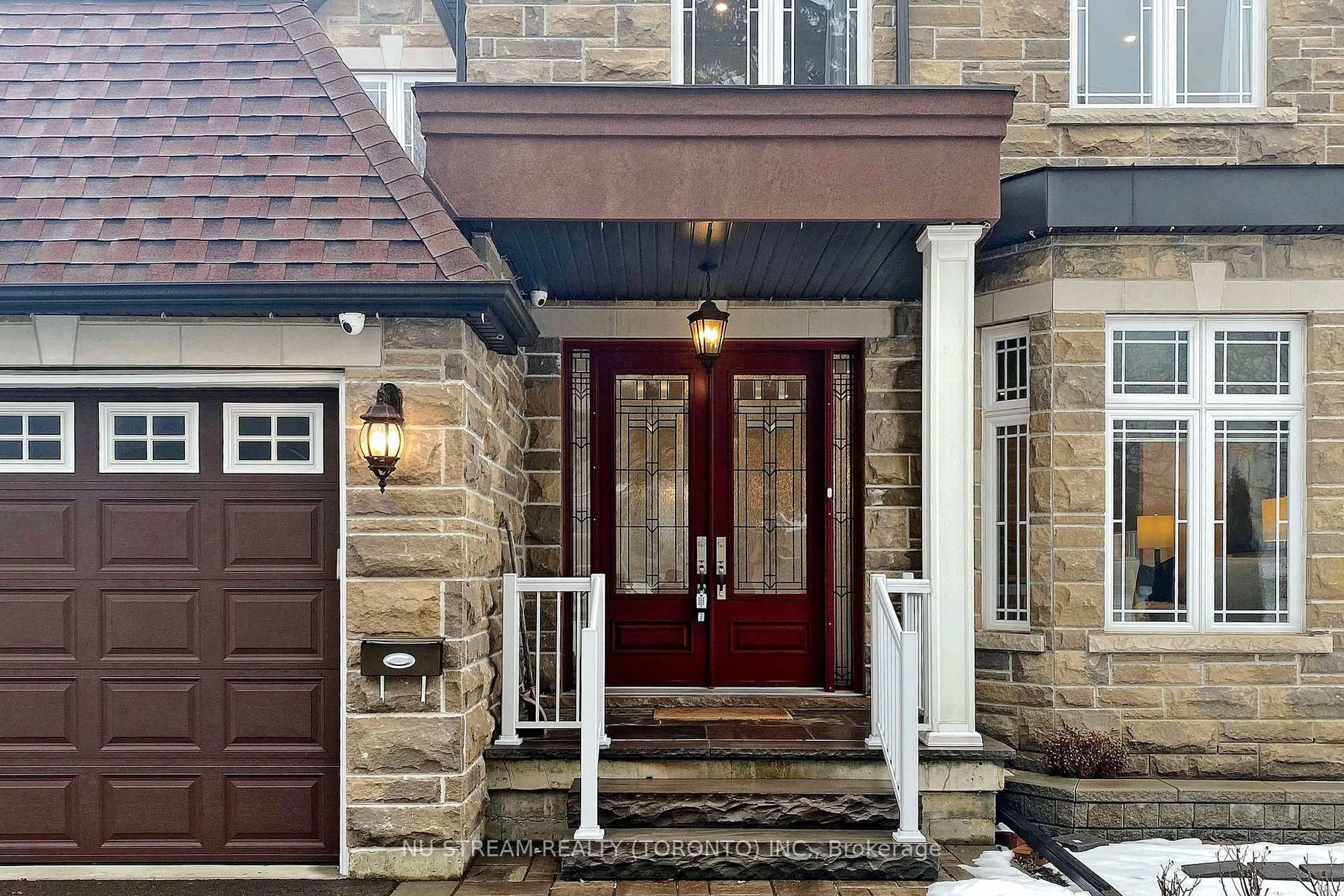 Indoor entryway for 3 Lawndale Rd, Toronto Ontario M1M 3R7