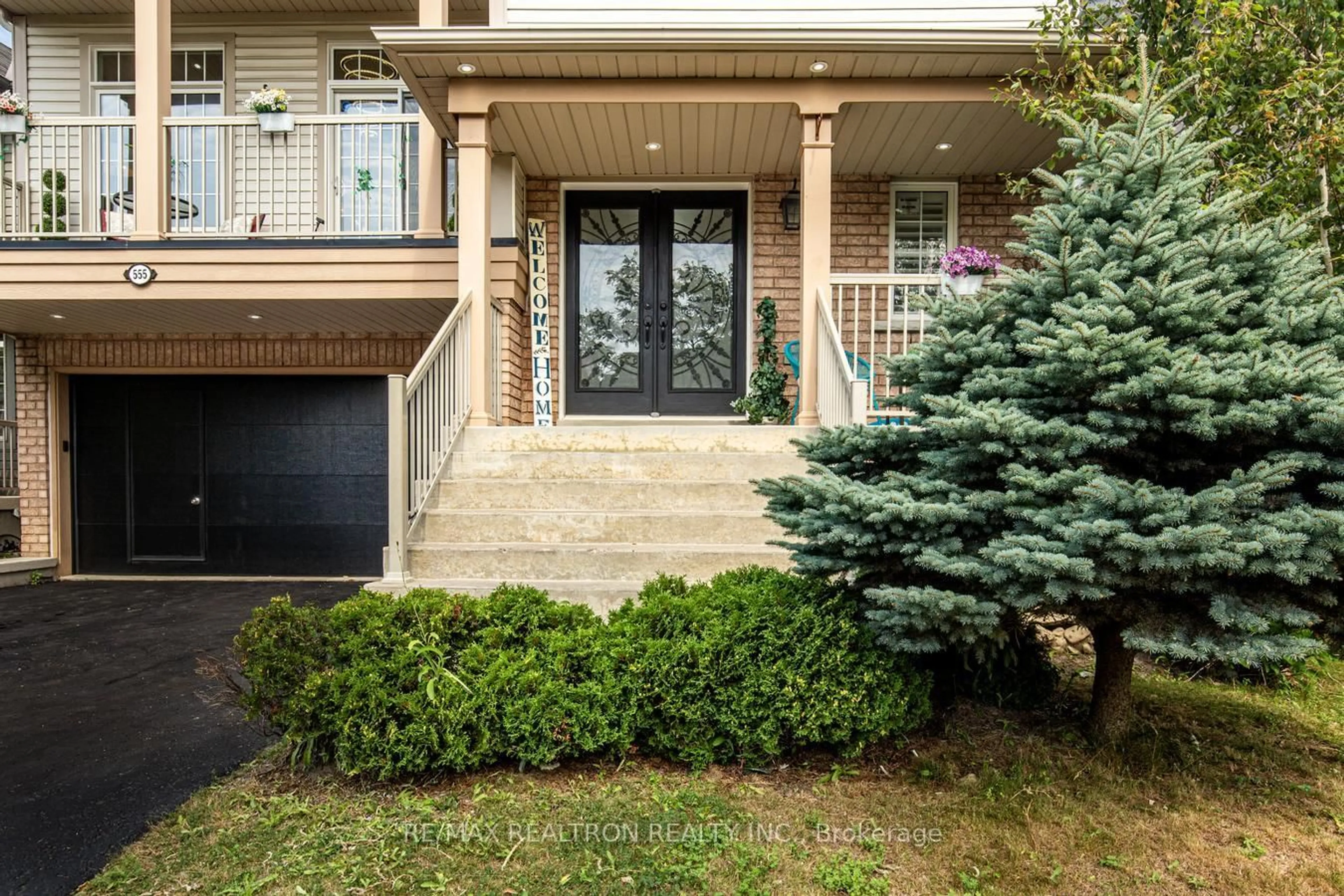 Home with brick exterior material, street for 555 Shaftsbury St, Oshawa Ontario L1K 2V8