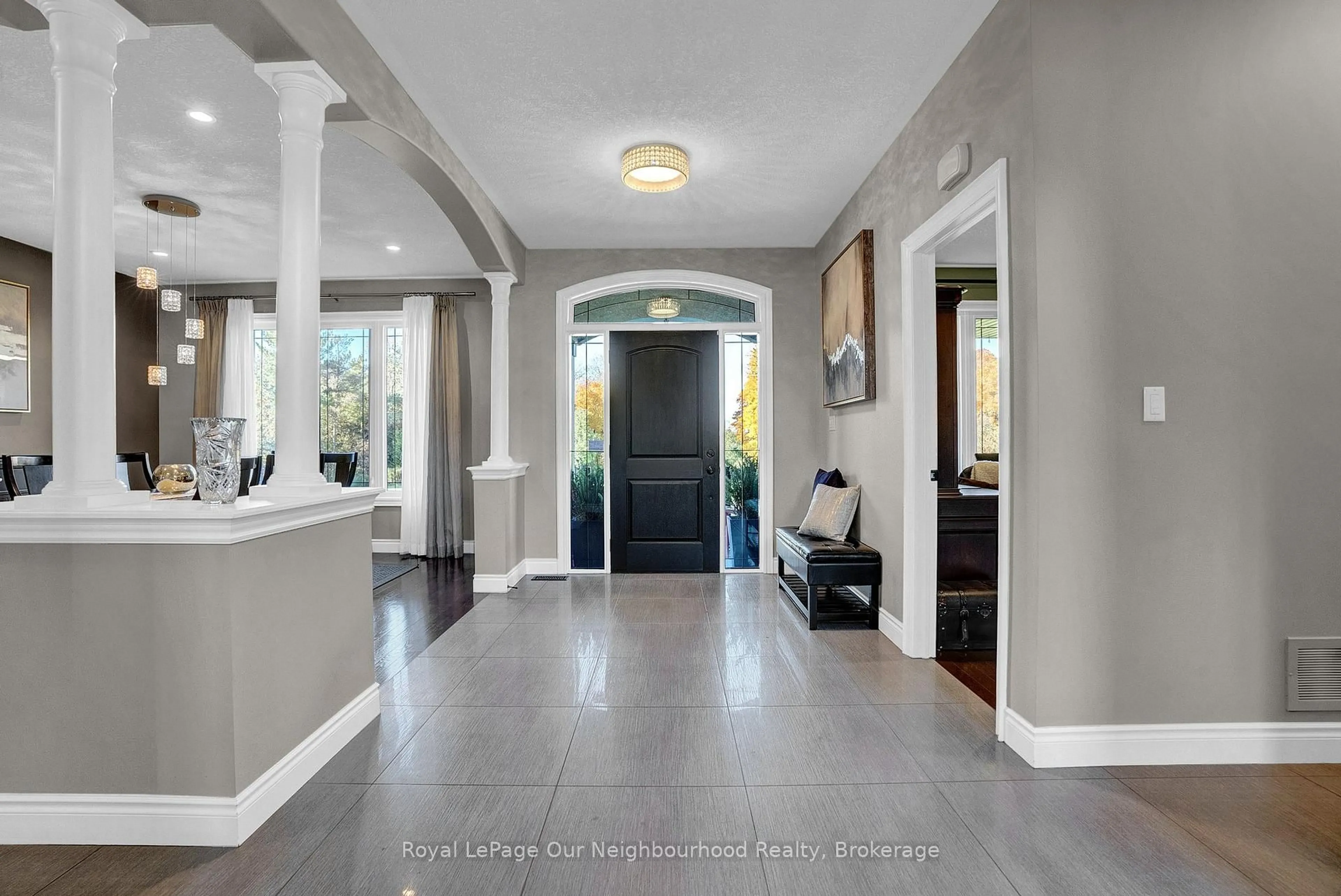 Indoor entryway for 1387 Solina Rd, Clarington Ontario L1E 2M8