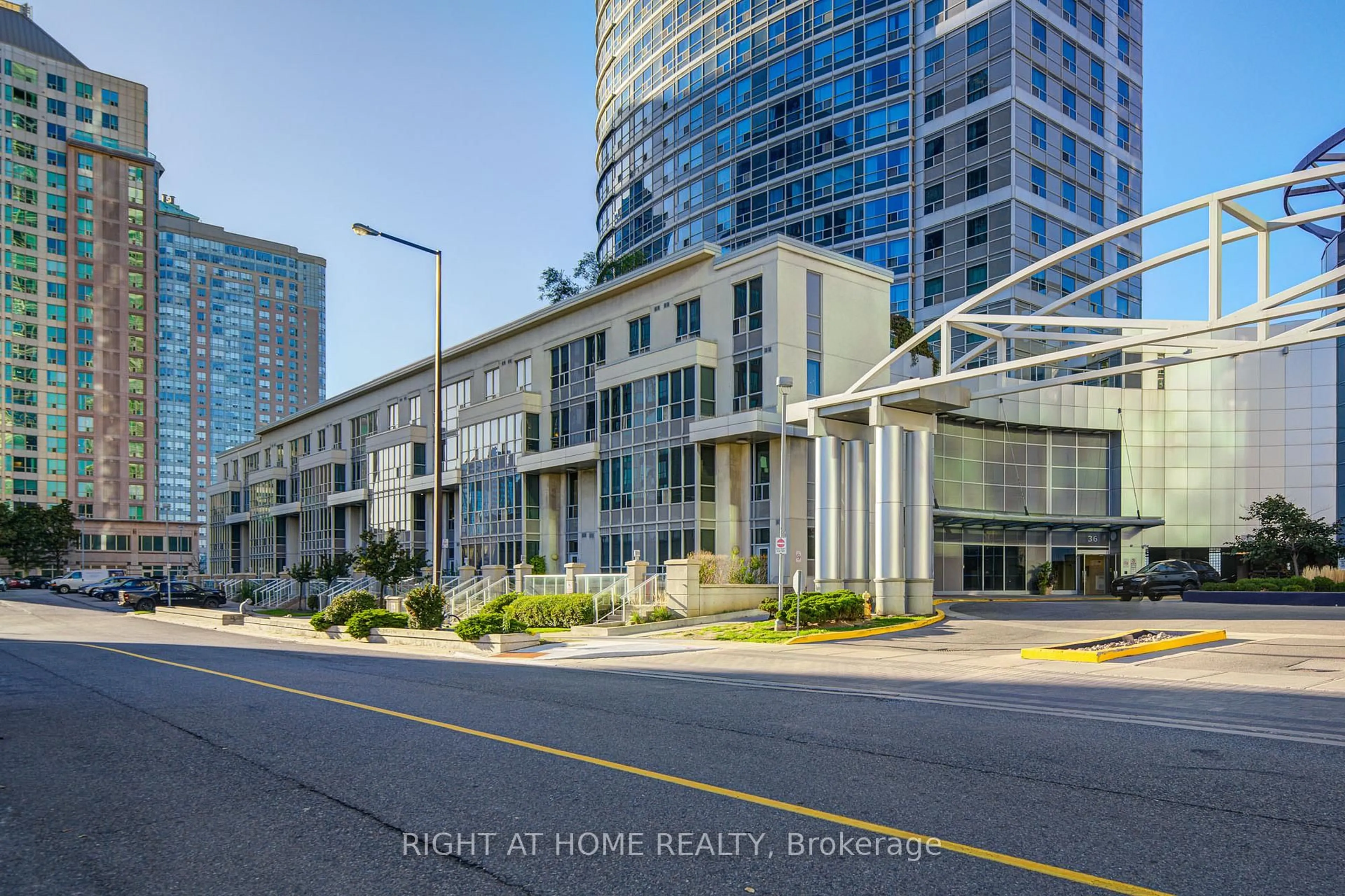 Indoor foyer for 36 Lee Centre Dr #Th112, Toronto Ontario M1H 3K2