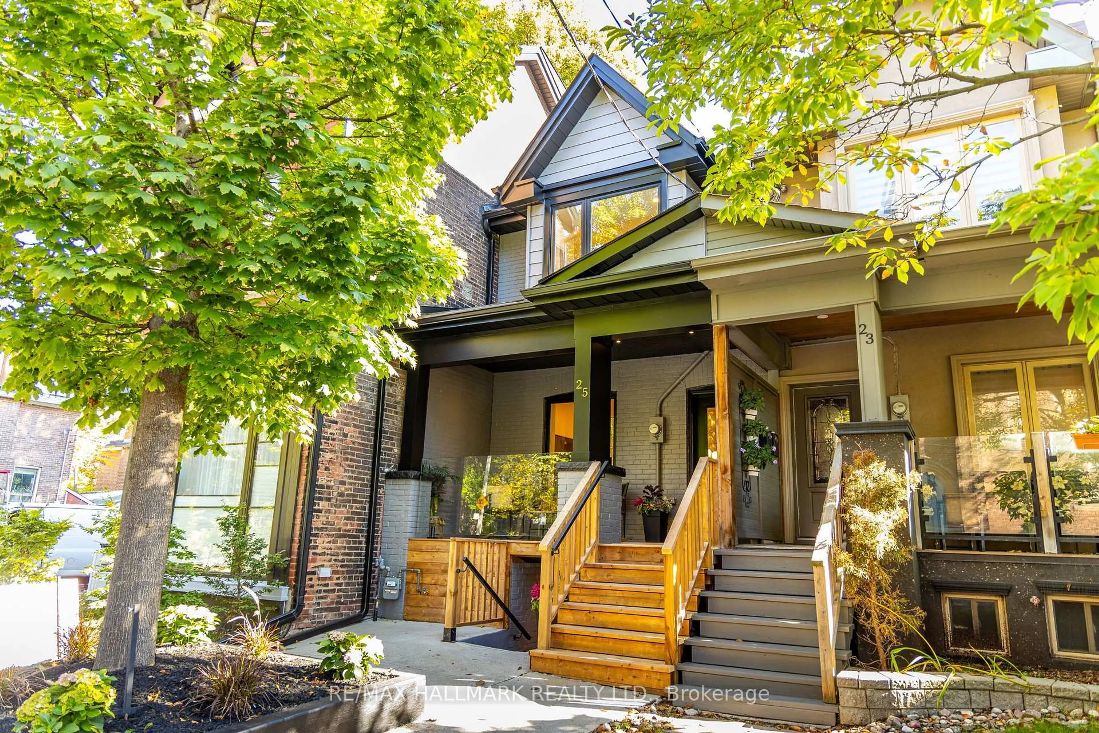 Home with brick exterior material, street for 25 Howland Rd, Toronto Ontario M4K 2Z4