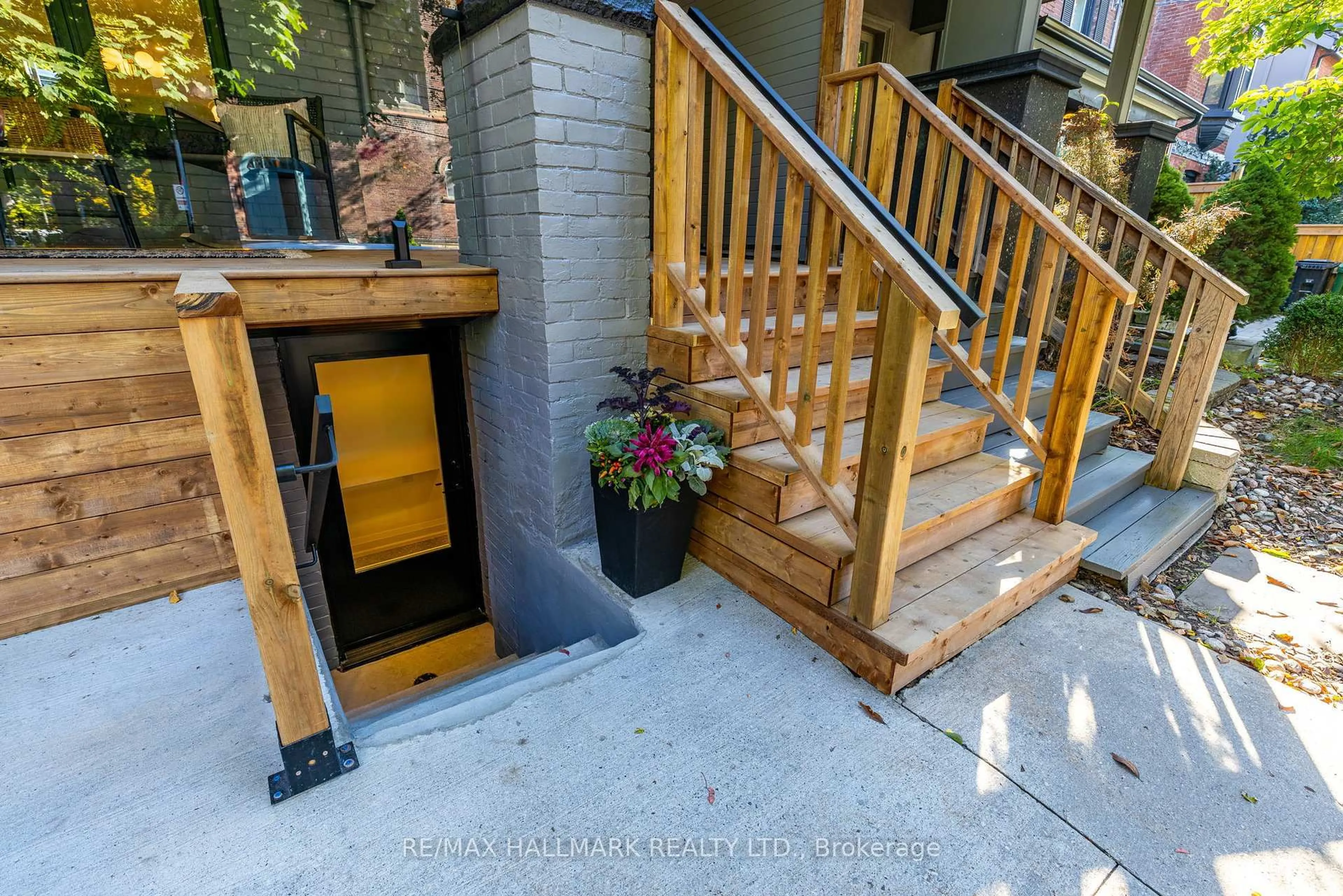 Unknown for 25 Howland Rd, Toronto Ontario M4K 2Z4