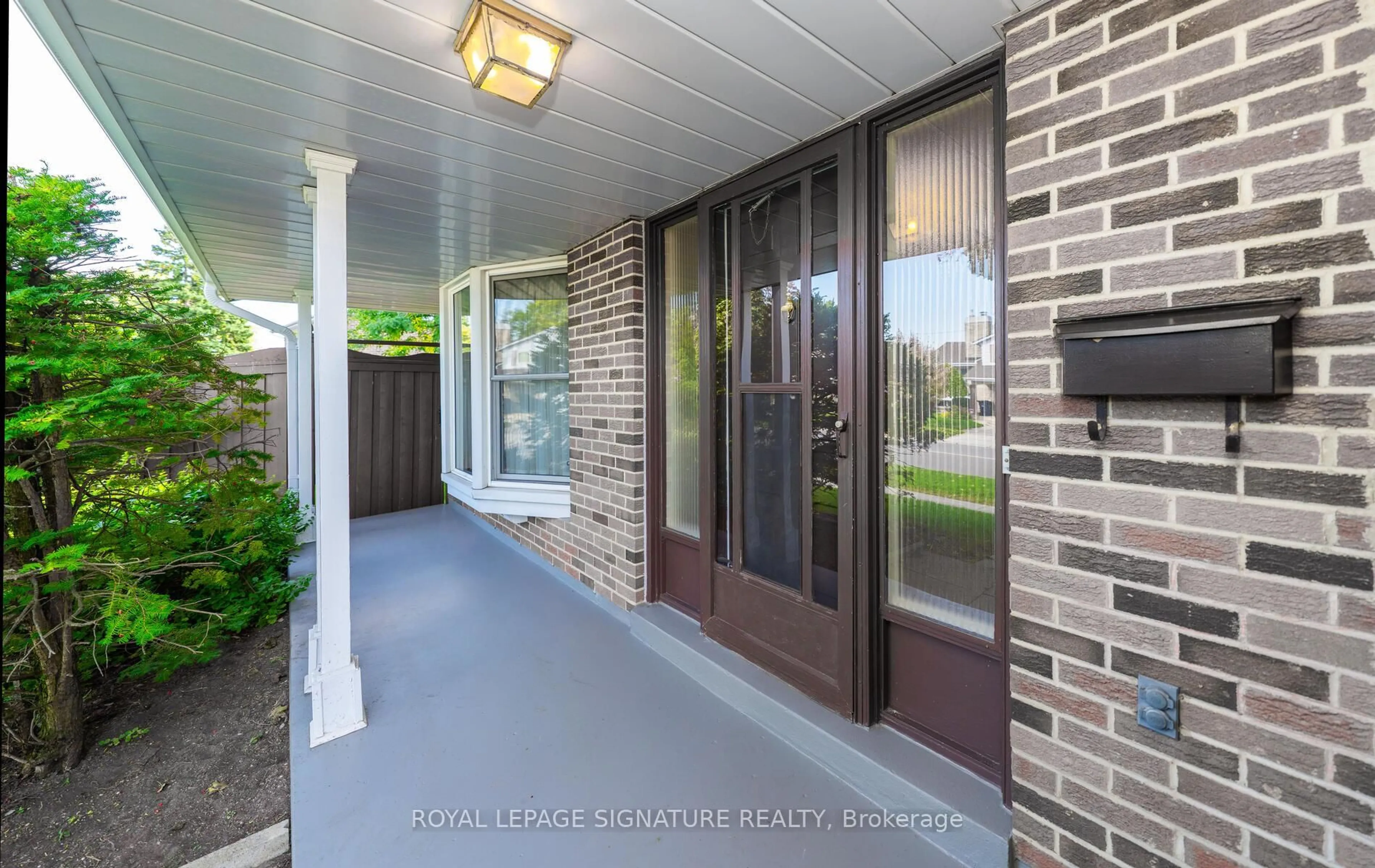 Indoor entryway for 43 Collingsbrook Blvd, Toronto Ontario M1W 1L9