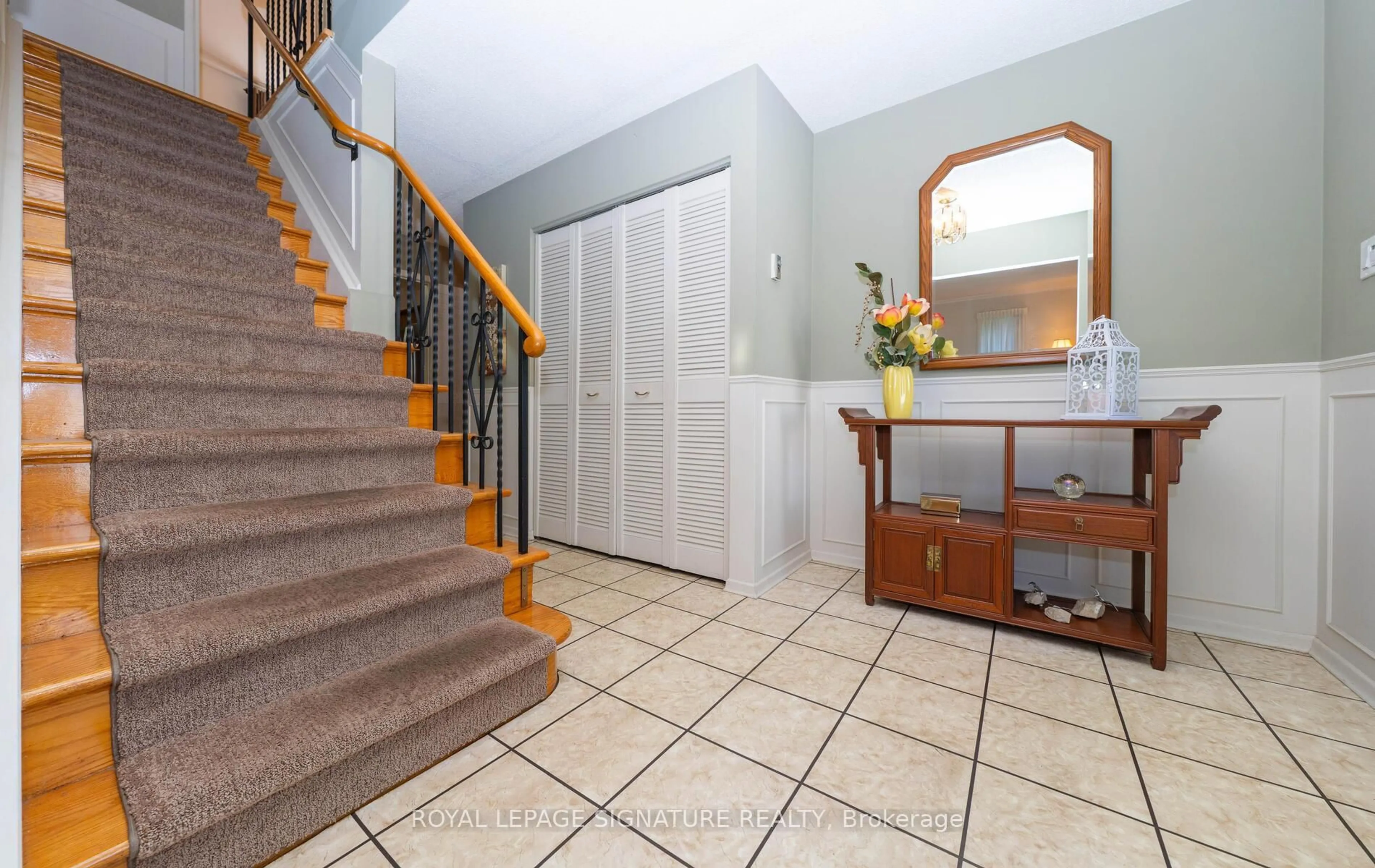 Indoor foyer for 43 Collingsbrook Blvd, Toronto Ontario M1W 1L9