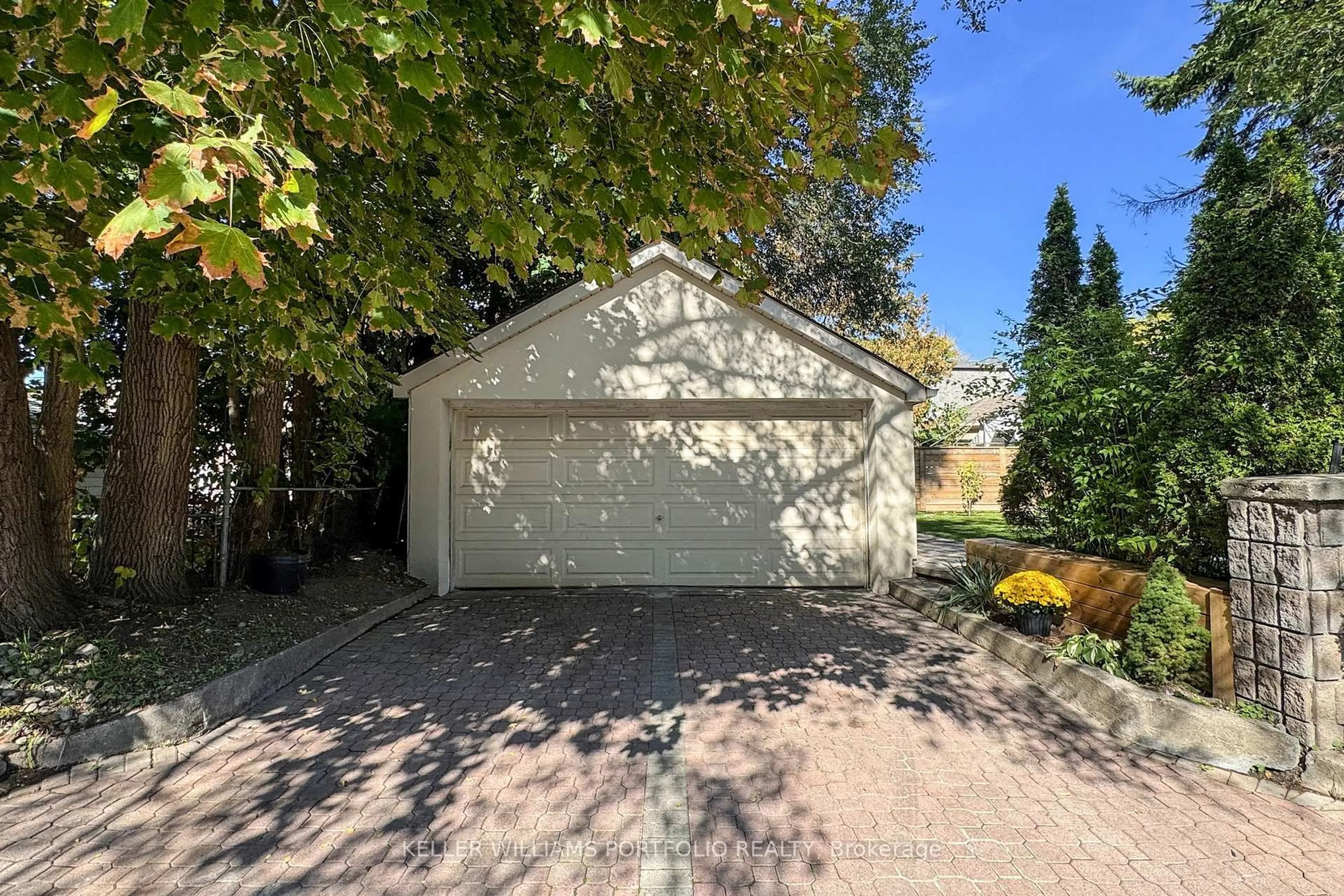 A pic from outside/outdoor area/front of a property/back of a property/a pic from drone, street for 22 Pitt Ave, Toronto Ontario M1L 2R1