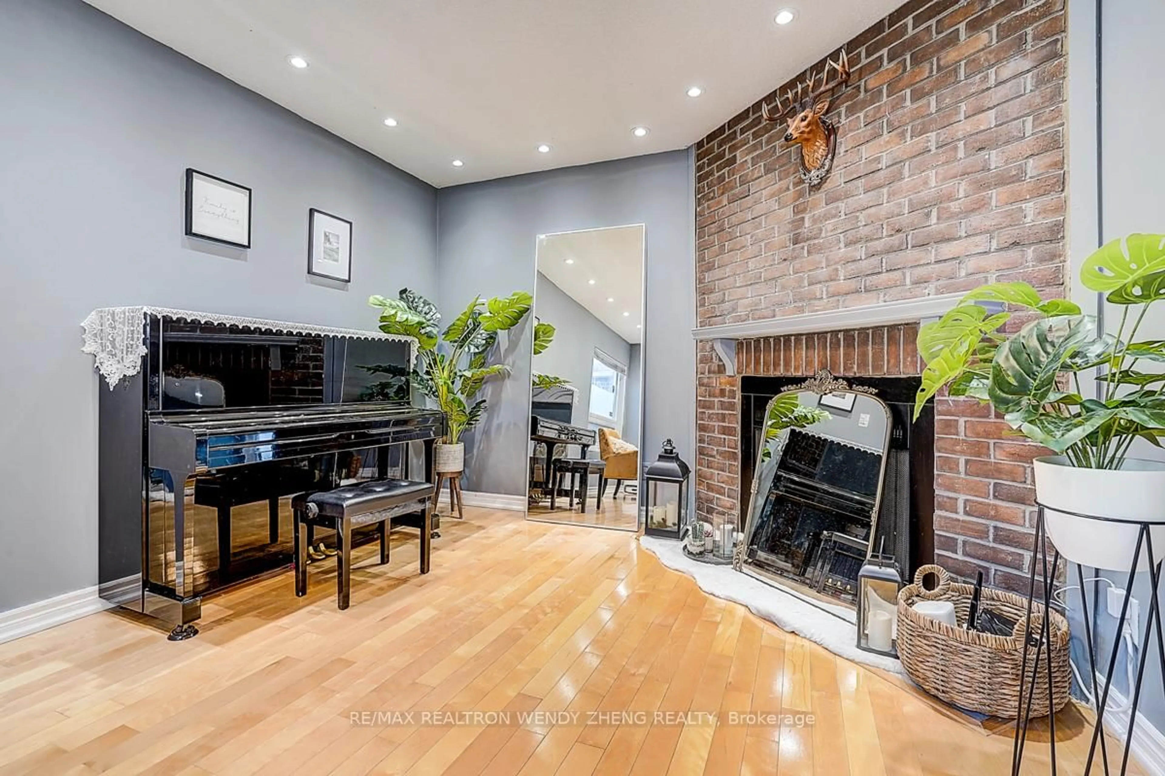 Living room with furniture, unknown for 90 Radwell Cres, Toronto Ontario M1V 2J5