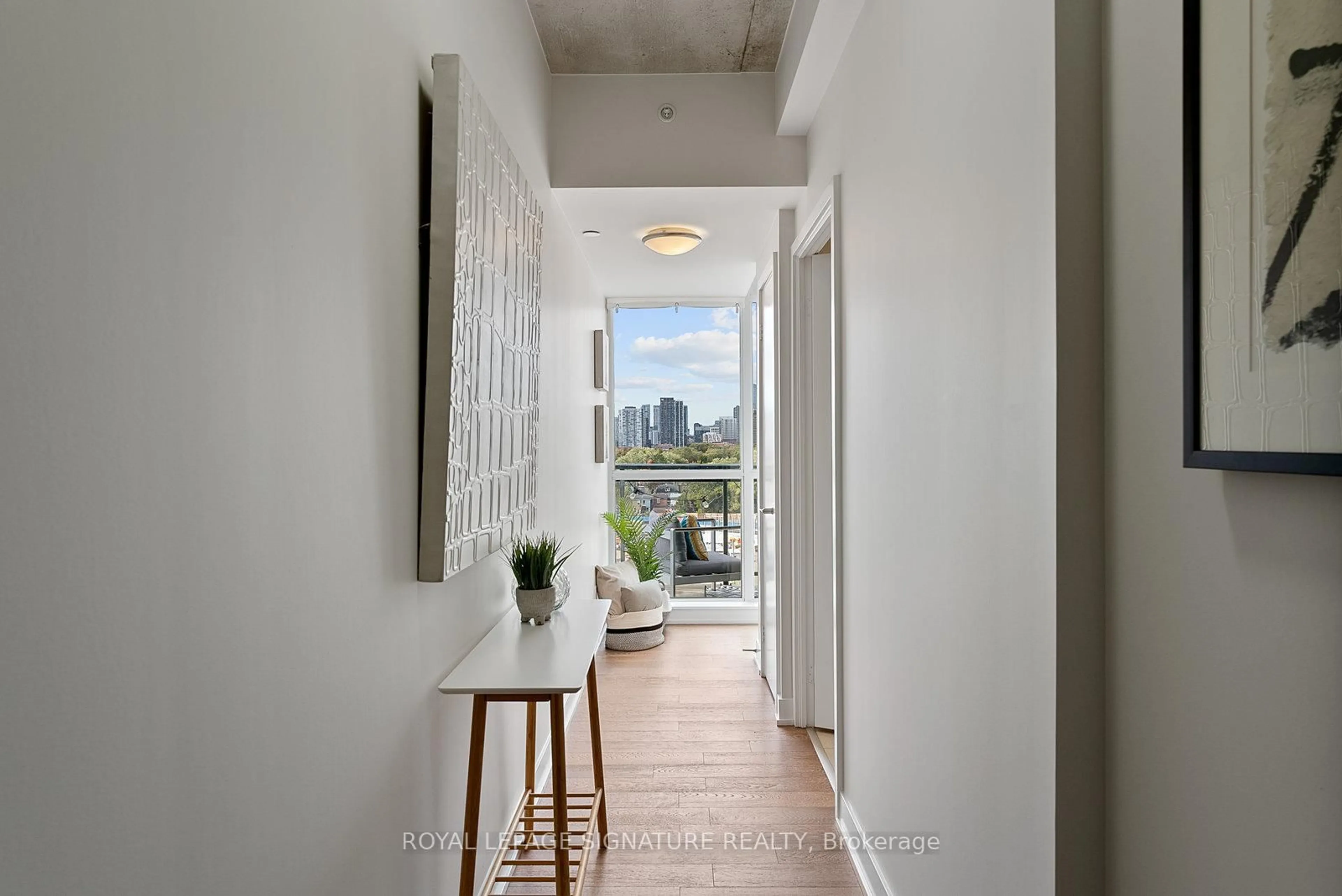 Indoor entryway for 1190 Dundas St #1021, Toronto Ontario M4M 0C5