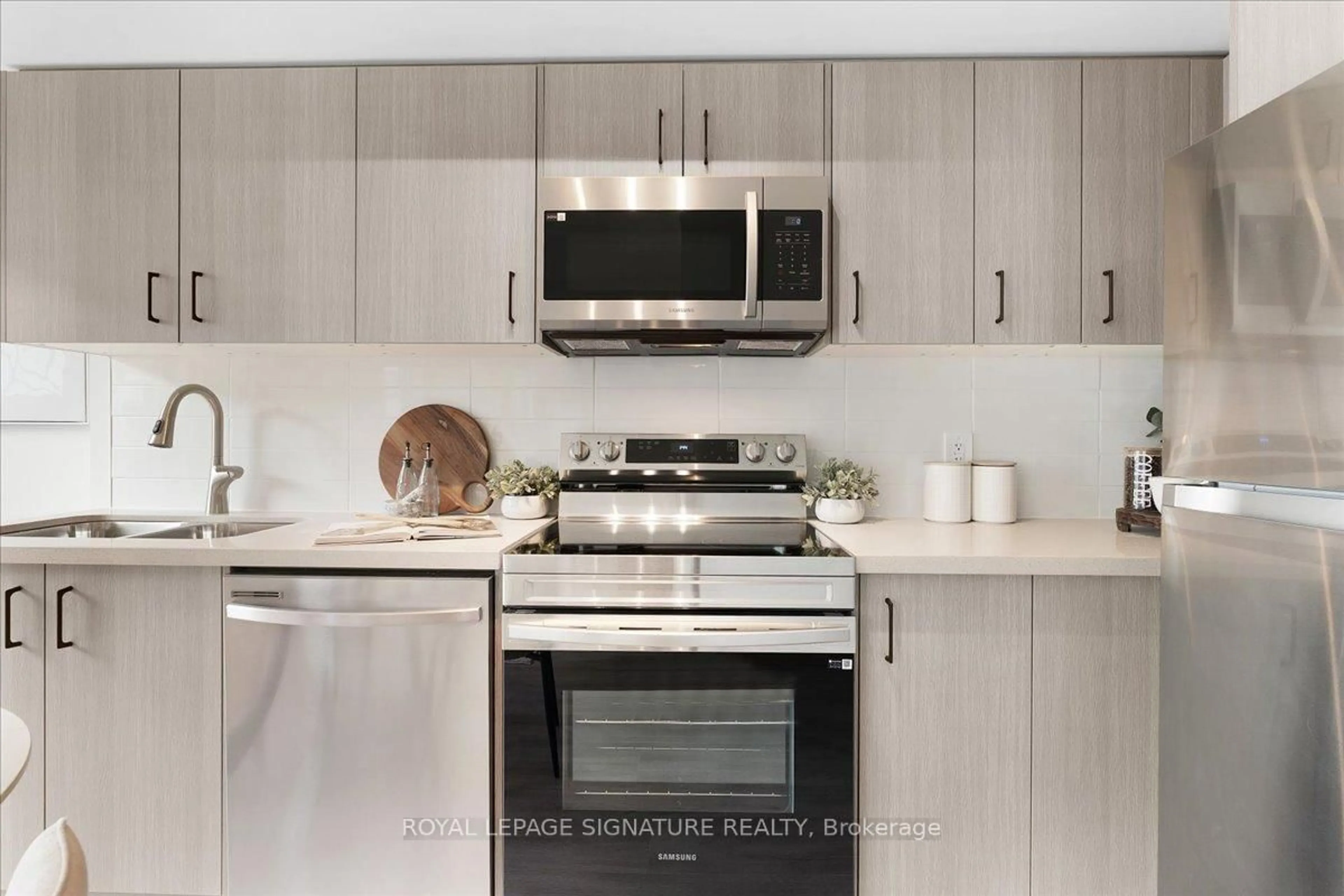 Unknown for 3427 Sheppard Ave #306, Toronto Ontario M1T 3K5