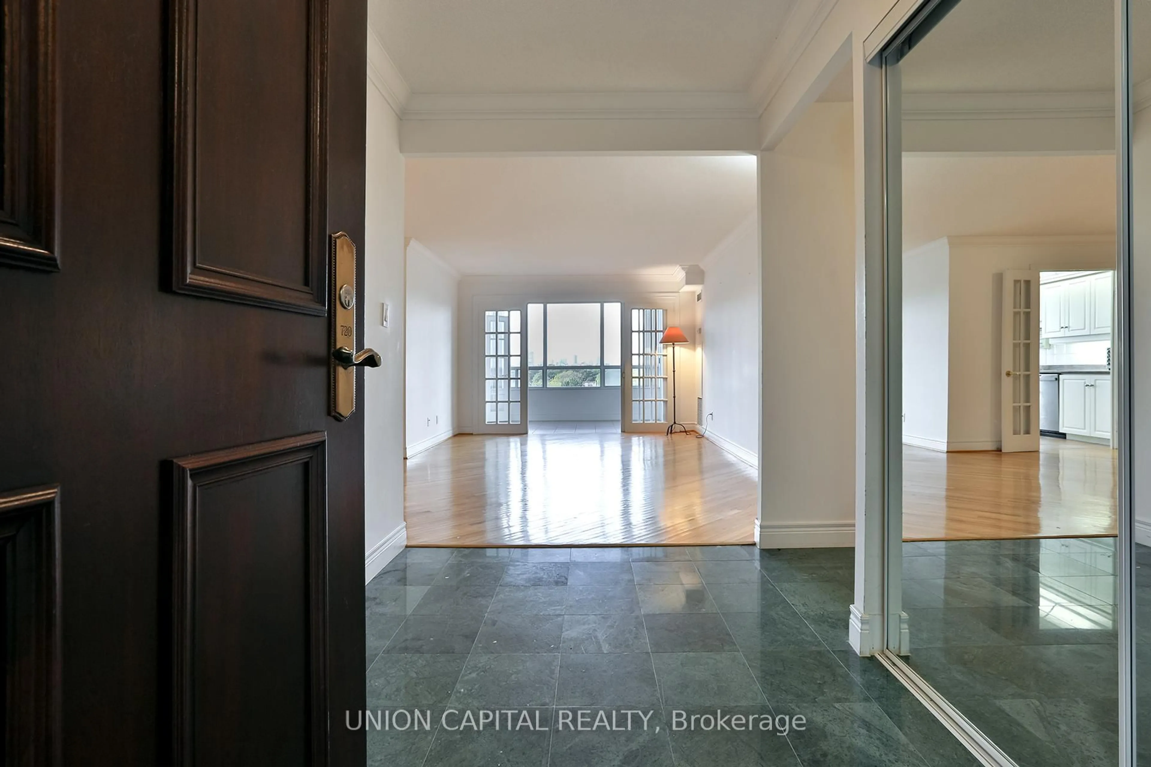 Indoor foyer for 138 Bonis Ave #720, Toronto Ontario M1T 3V9