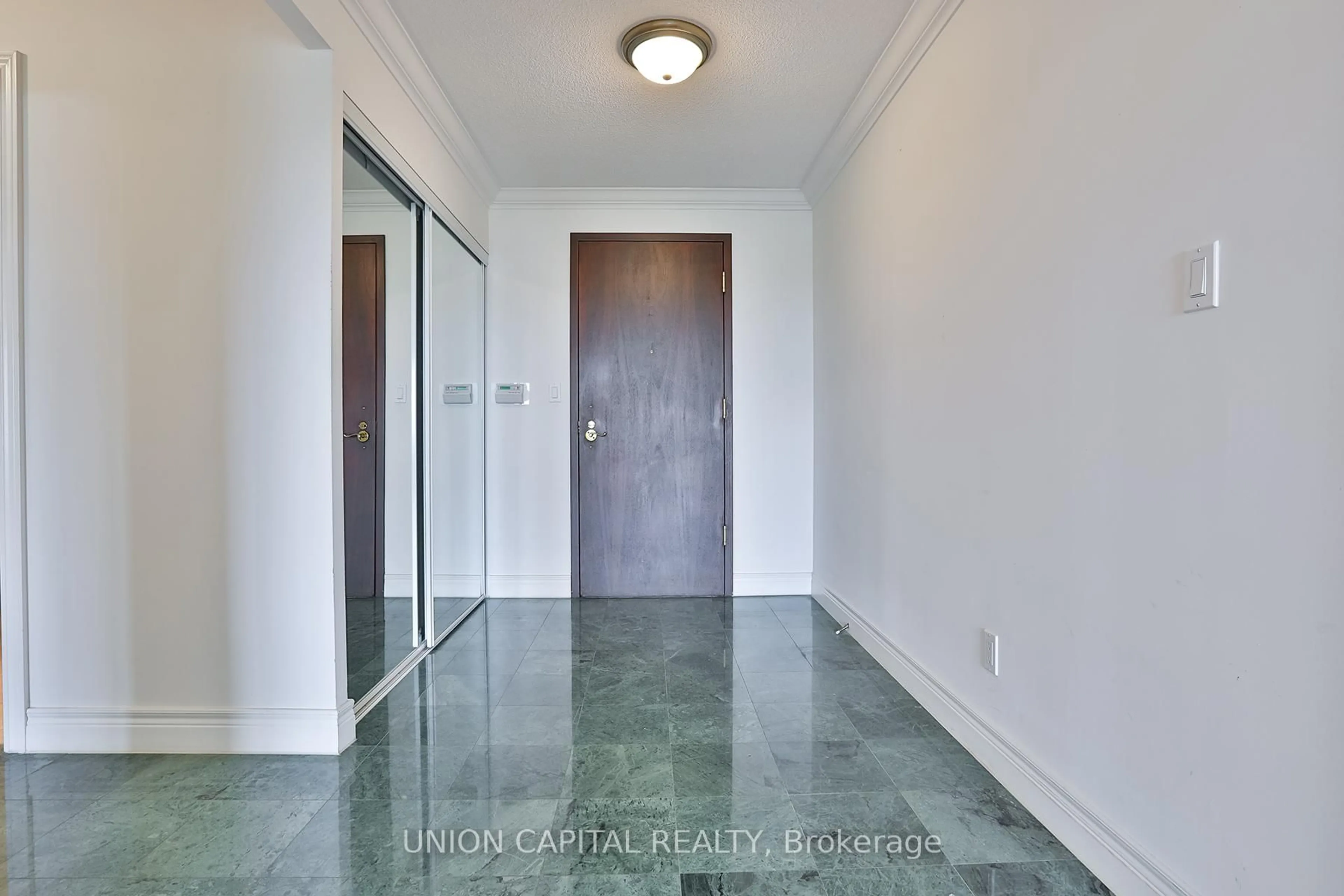 Indoor entryway for 138 Bonis Ave #720, Toronto Ontario M1T 3V9