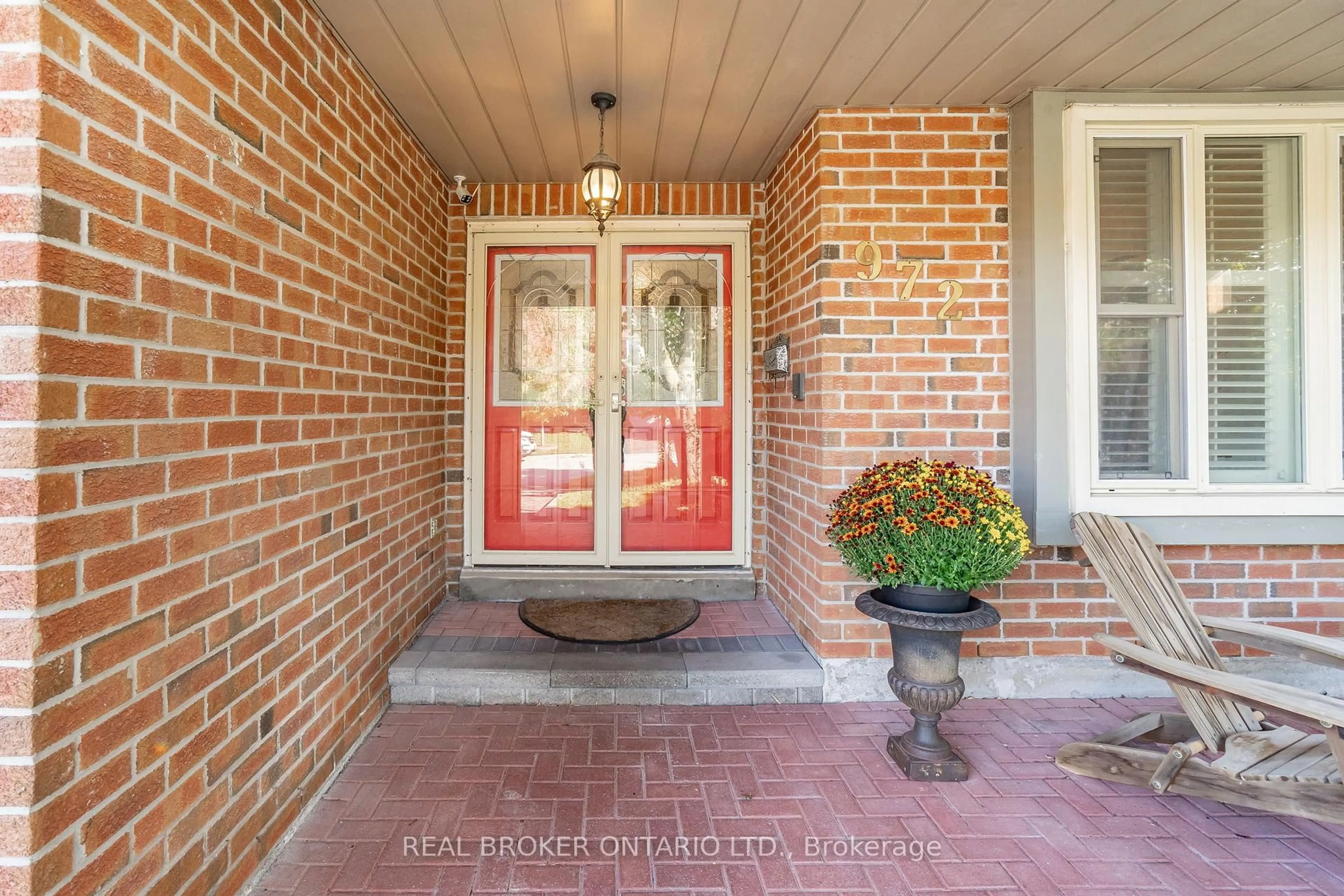 Indoor entryway for 972 Gablehurst Cres, Pickering Ontario L1V 5G4