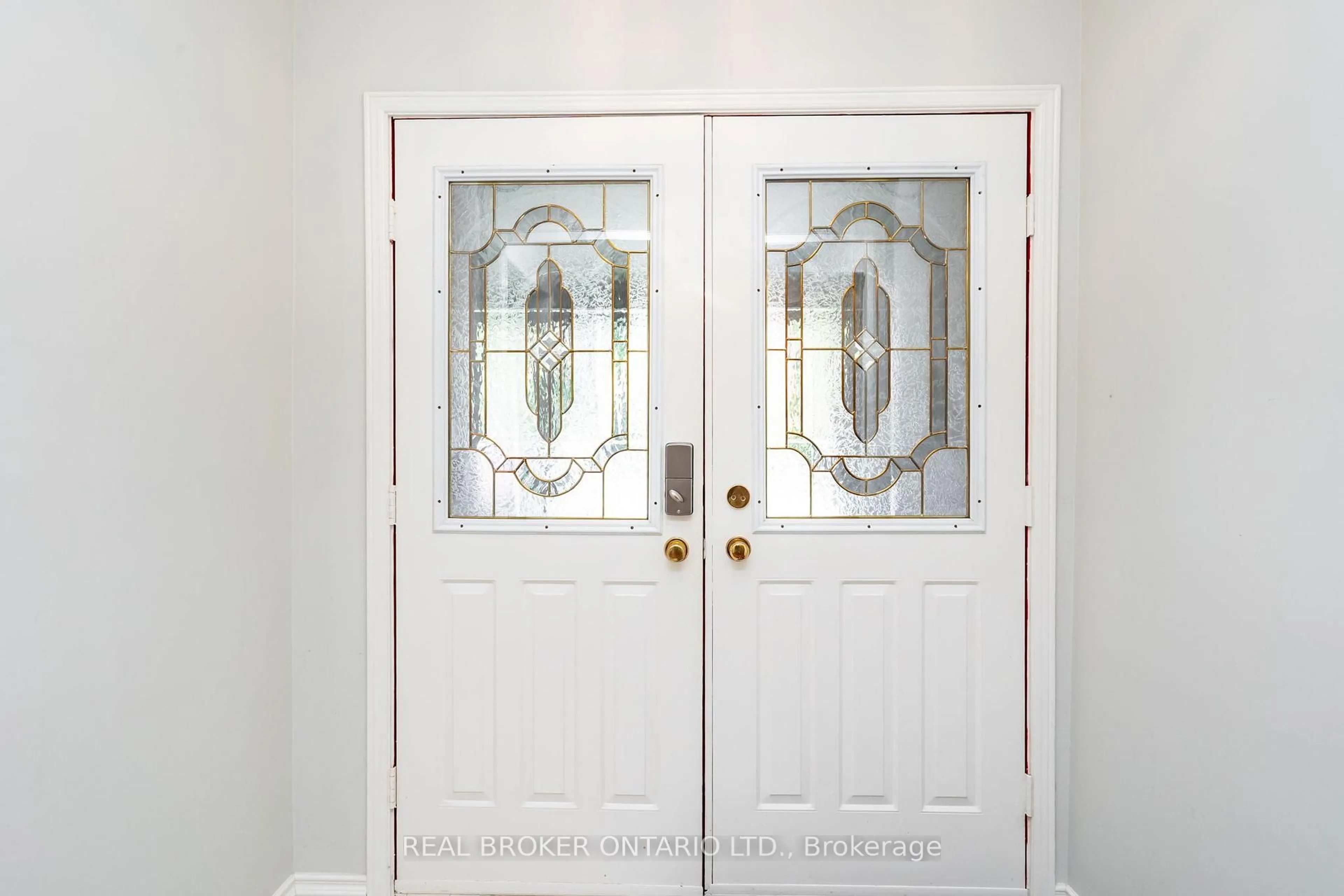 Indoor entryway for 972 Gablehurst Cres, Pickering Ontario L1V 5G4