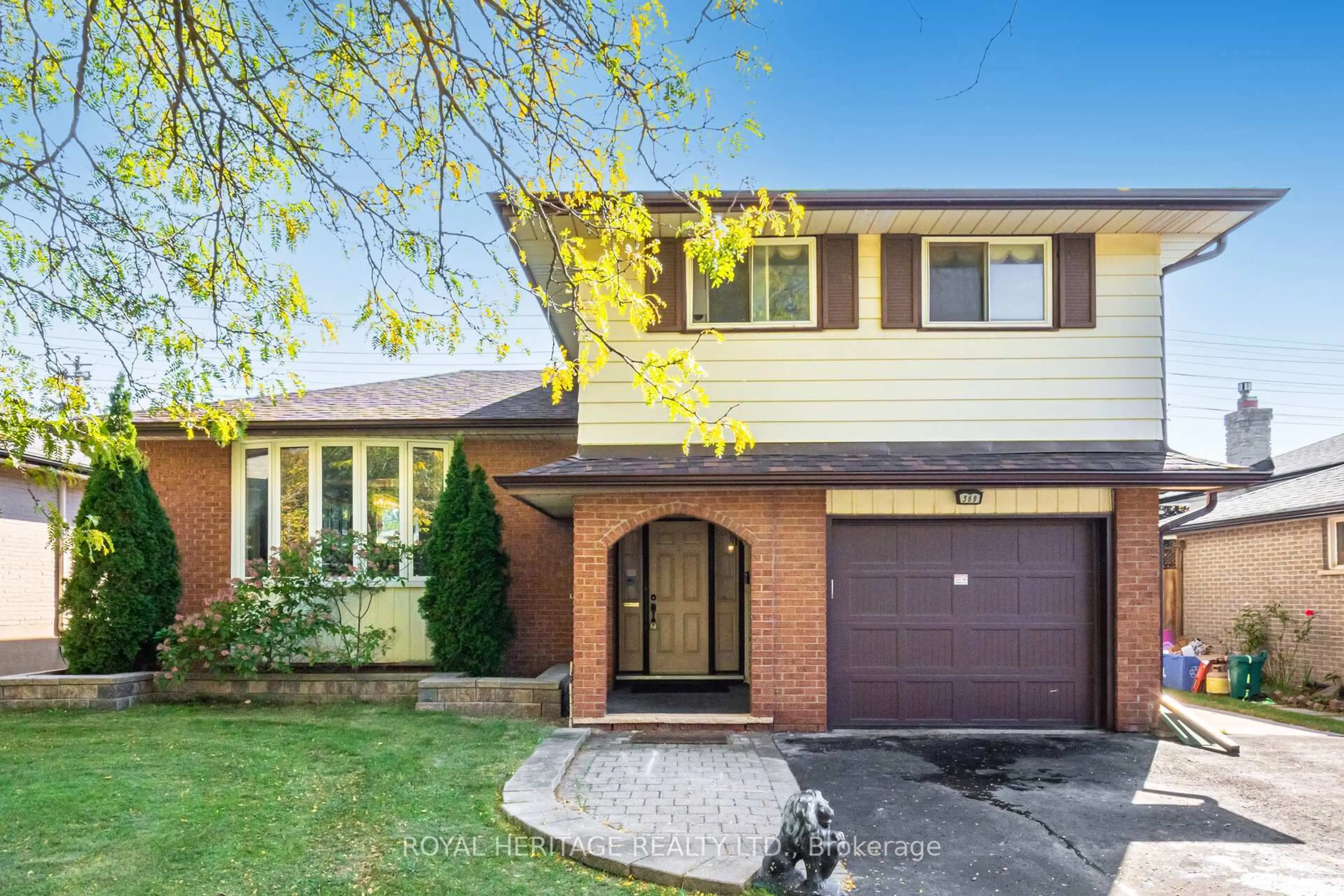 Home with brick exterior material, street for 369 Carnaby Crt, Oshawa Ontario L1G 6N7